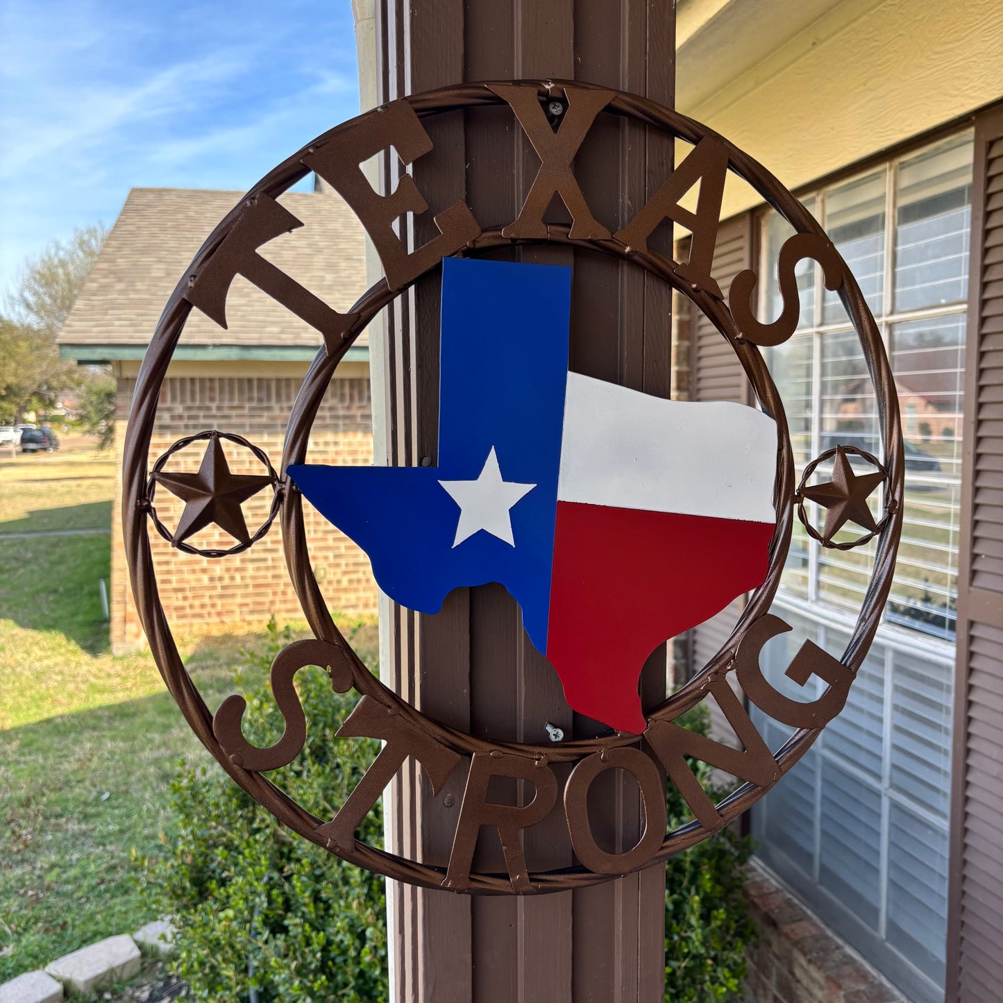 TEXAS STRONG SIGN METAL WALL ART WESTERN HOME DECOR RED WHITE BLUE WITH BRONZE RING HANDMADE #EH13212