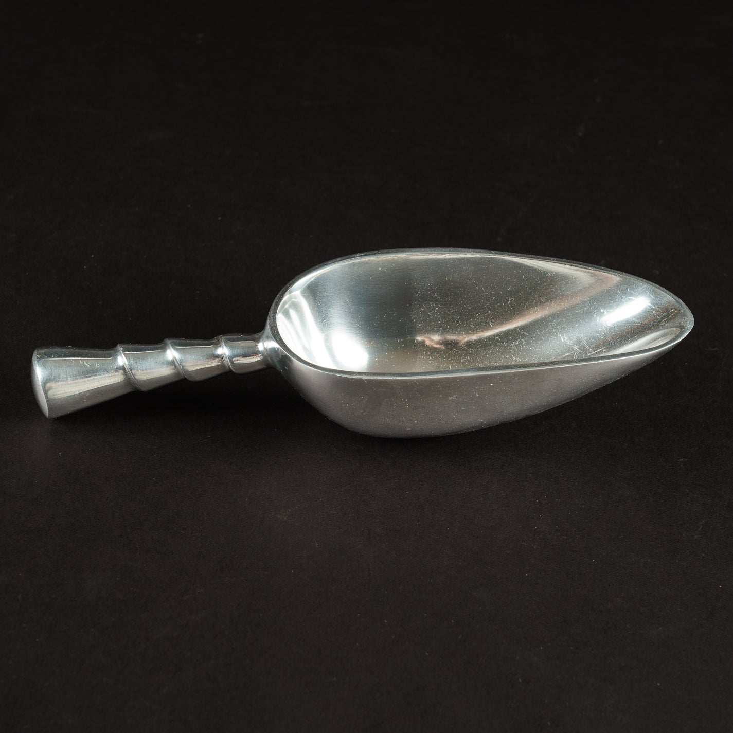 SCOOPS & TONGS