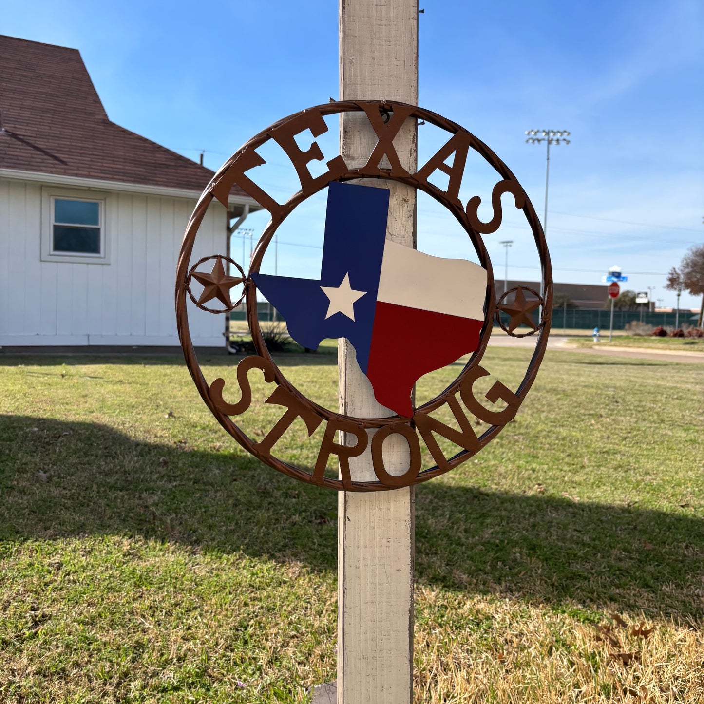 TEXAS STRONG SIGN METAL WALL ART WESTERN HOME DECOR RED WHITE BLUE WITH BRONZE RING HANDMADE #EH13212
