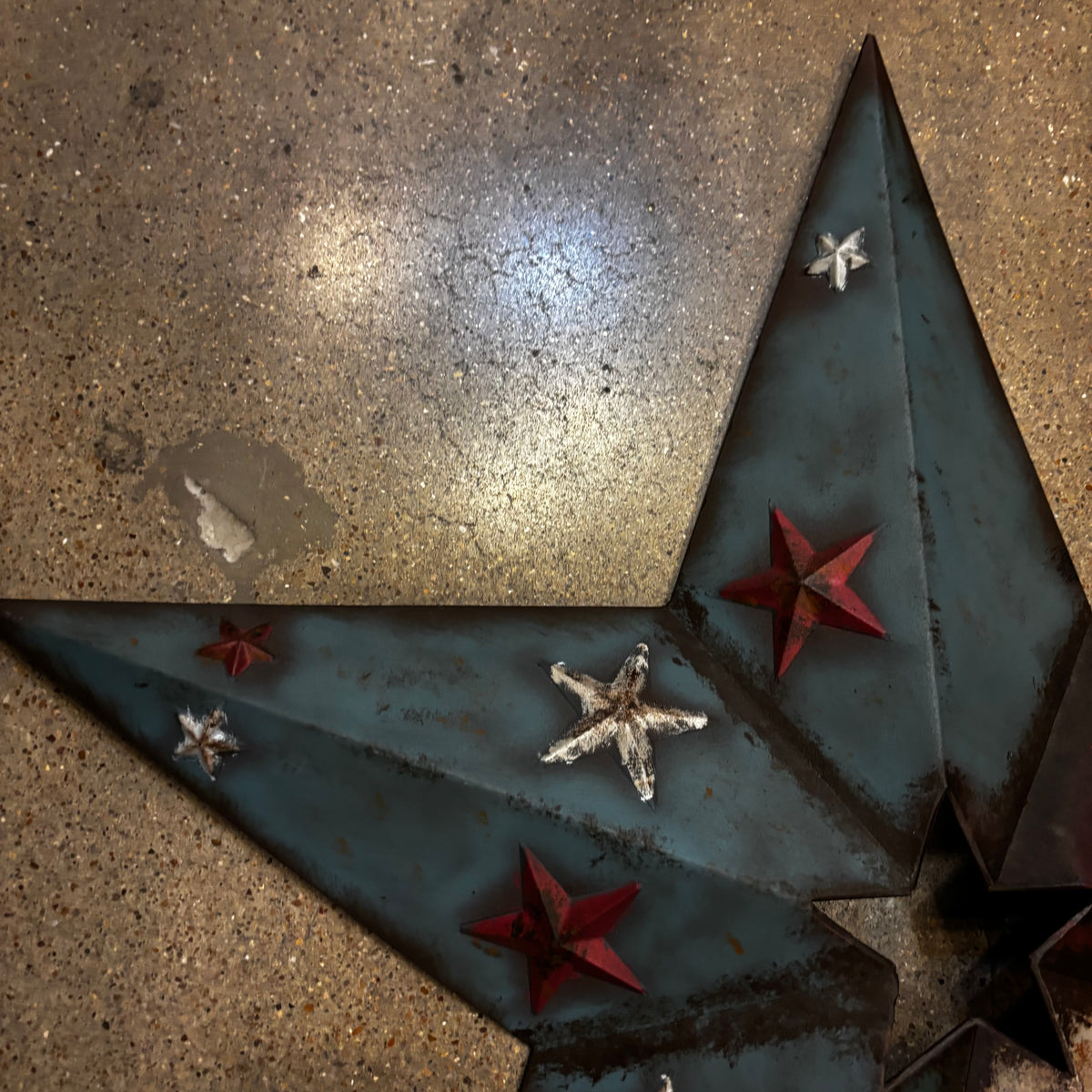 RED WHITE BLUE DISTRESSED BARN STAR METAL ART WESTERN HOME DECOR HANDMADE