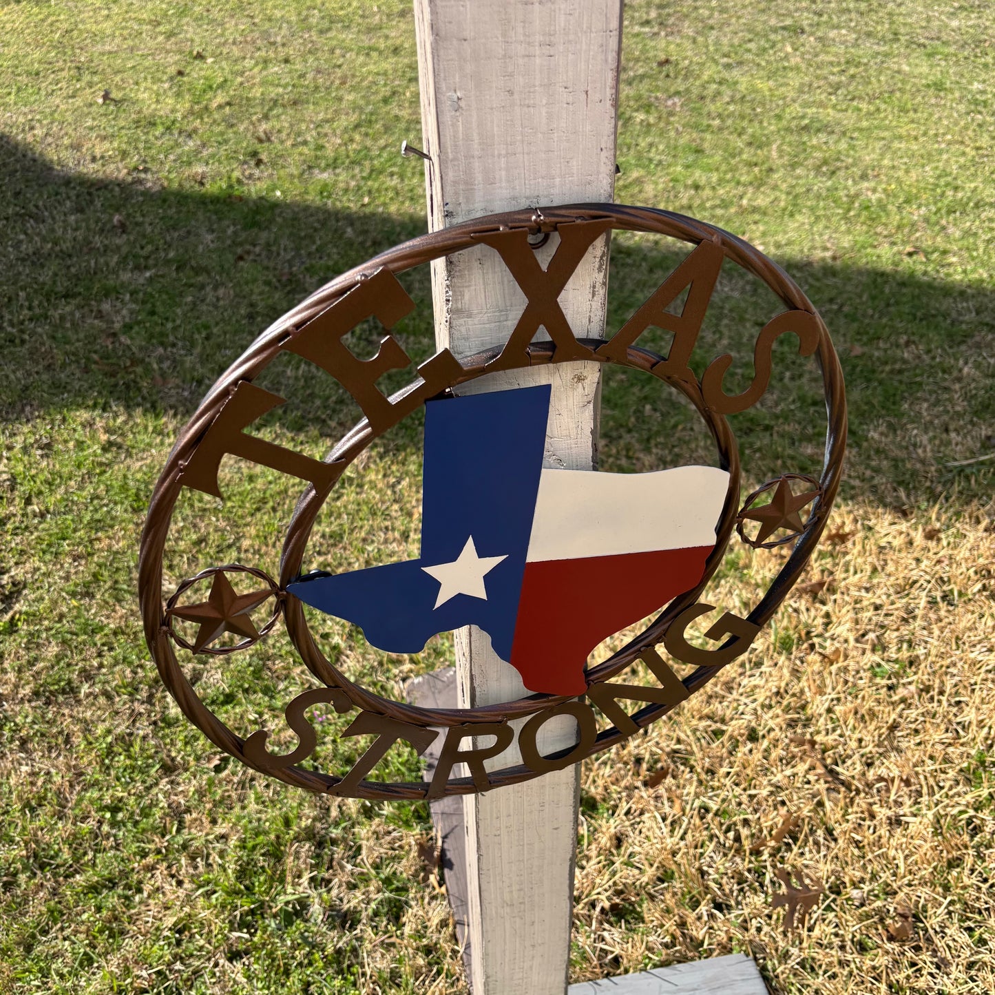 TEXAS STRONG SIGN METAL WALL ART WESTERN HOME DECOR RED WHITE BLUE WITH BRONZE RING HANDMADE #EH13212