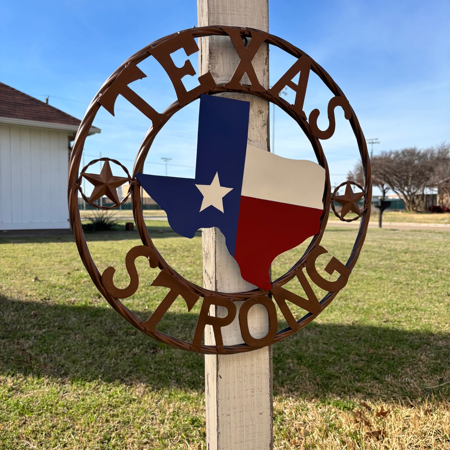 TEXAS STRONG SIGN METAL WALL ART WESTERN HOME DECOR RED WHITE BLUE WITH BRONZE RING HANDMADE #EH13212