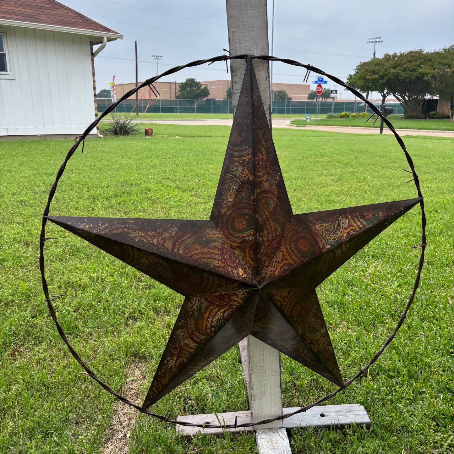 PAISLEY BARN STAR MULTI CLOR WITH BARBWIRE RING LONESTAR WESTERN HOME DECOR HANDMADE