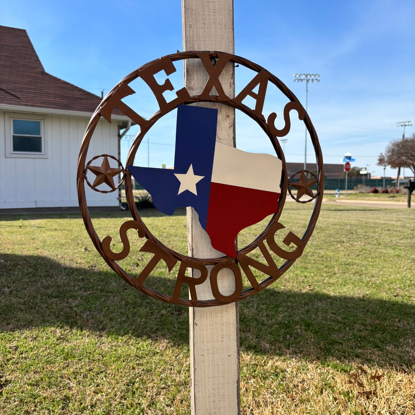 TEXAS STRONG SIGN METAL WALL ART WESTERN HOME DECOR RED WHITE BLUE WITH BRONZE RING HANDMADE #EH13212