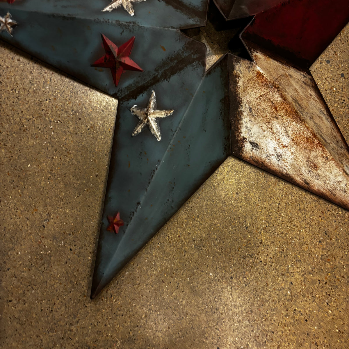 RED WHITE BLUE DISTRESSED BARN STAR METAL ART WESTERN HOME DECOR HANDMADE