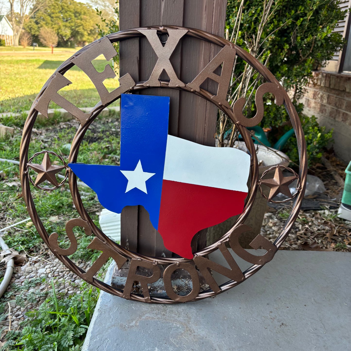 TEXAS STRONG SIGN METAL WALL ART WESTERN HOME DECOR RED WHITE BLUE WITH BRONZE RING HANDMADE #EH13212