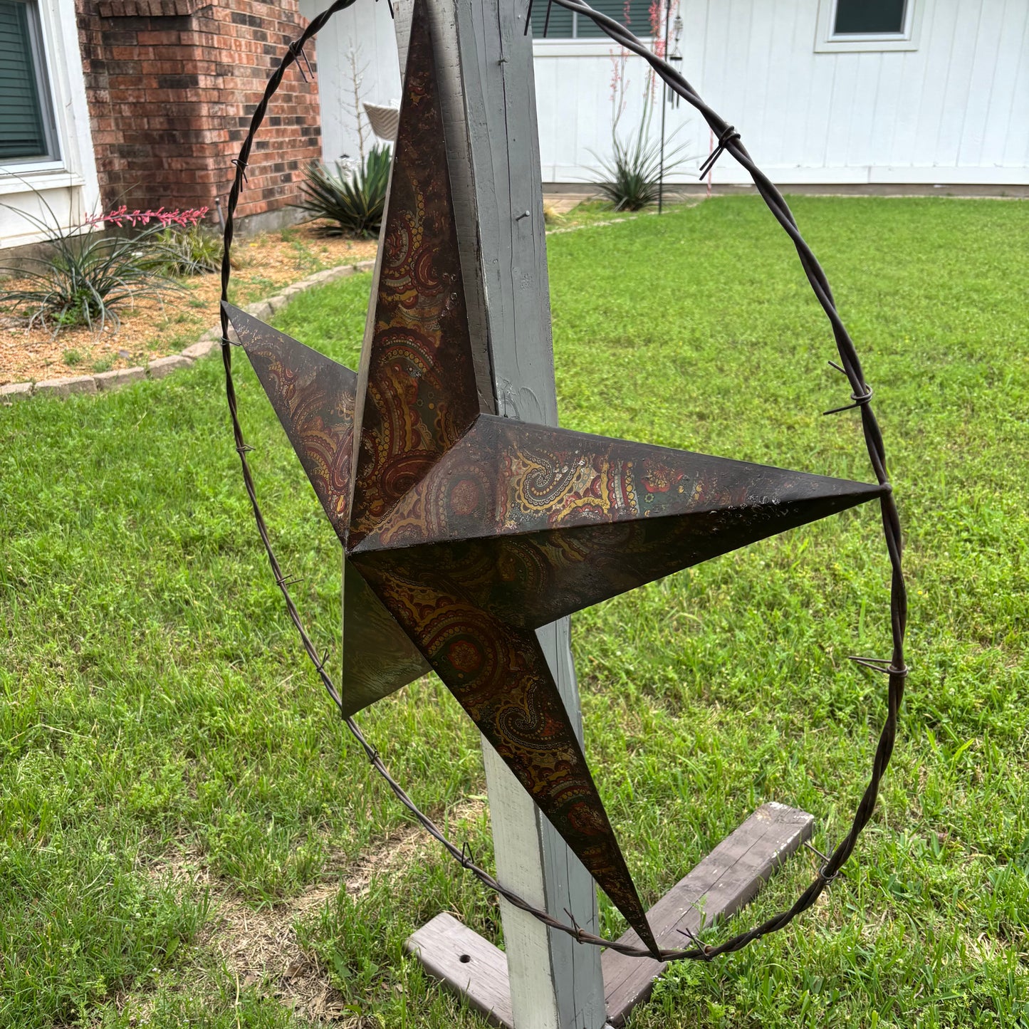PAISLEY BARN STAR MULTI CLOR WITH BARBWIRE RING LONESTAR WESTERN HOME DECOR HANDMADE