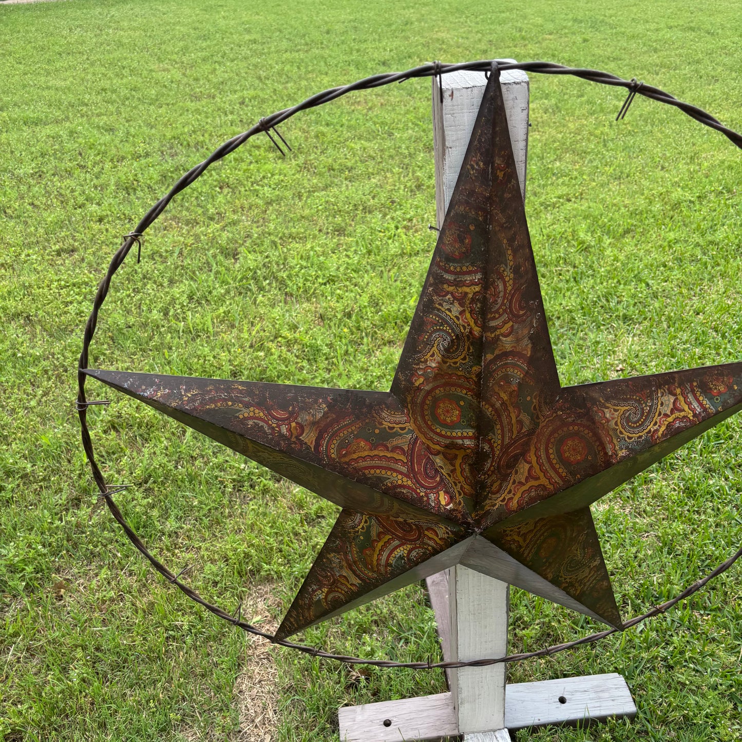 PAISLEY BARN STAR MULTI CLOR WITH BARBWIRE RING LONESTAR WESTERN HOME DECOR HANDMADE