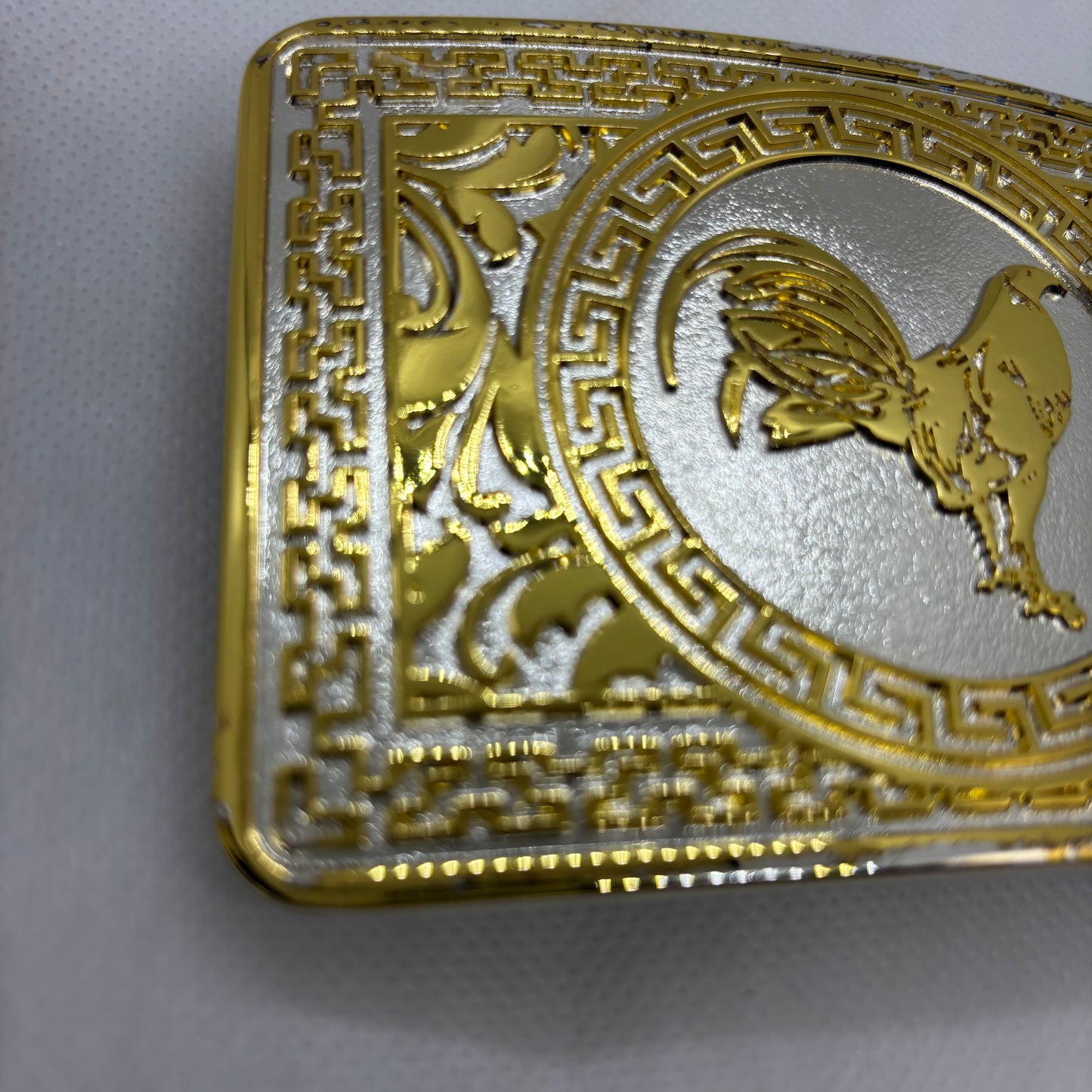 ROOSTER BELT BUCKLE GOLD WHITE WESTERN METAL BUCKLE FASHION ART 4.5" X 3.5"  #EH13237