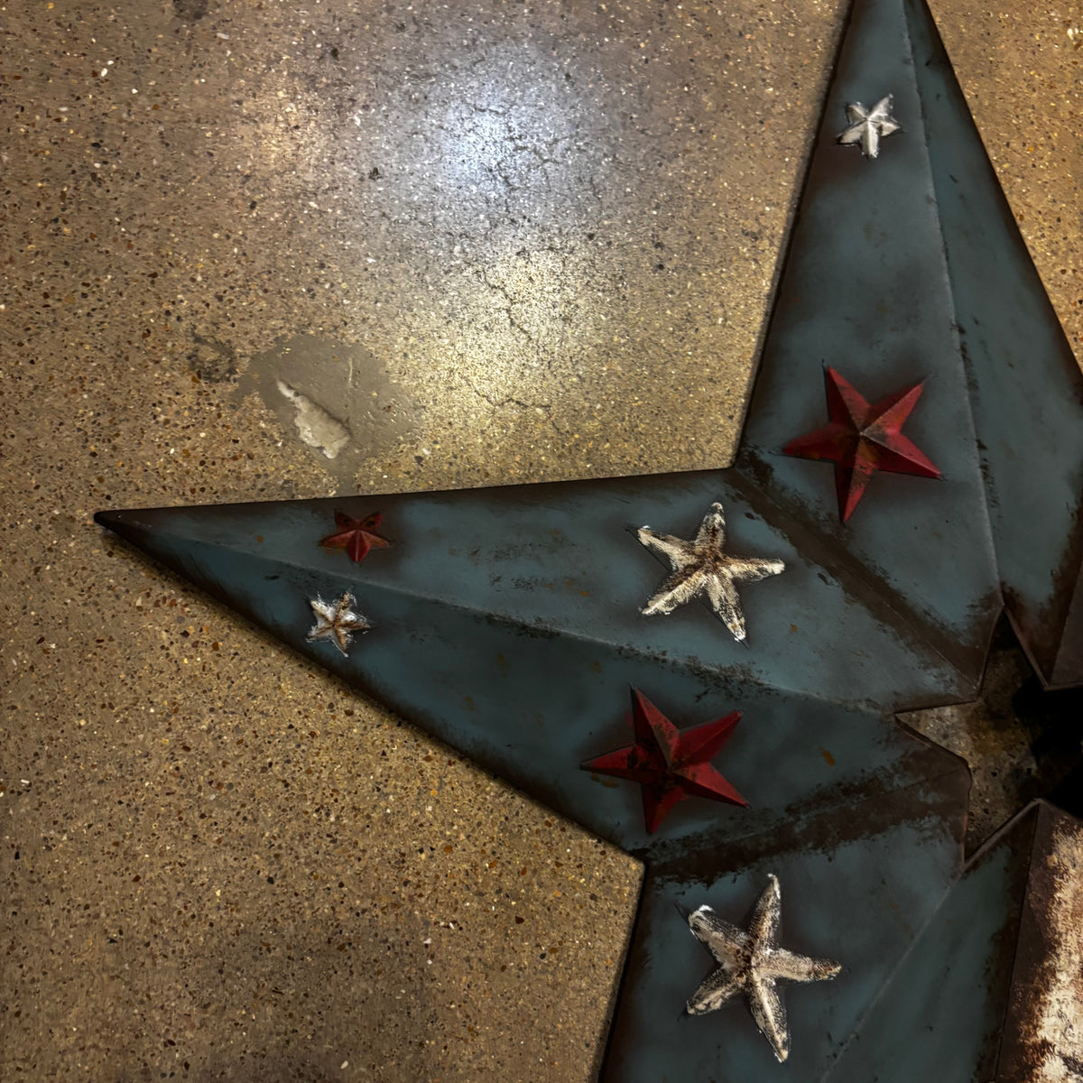 RED WHITE BLUE DISTRESSED BARN STAR METAL ART WESTERN HOME DECOR HANDMADE
