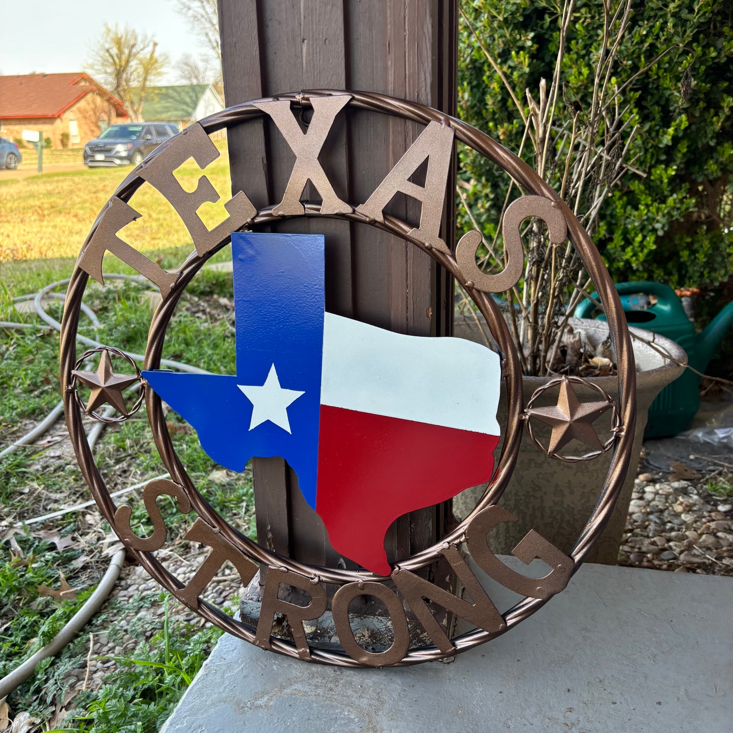 TEXAS STRONG SIGN METAL WALL ART WESTERN HOME DECOR RED WHITE BLUE WITH BRONZE RING HANDMADE #EH13212