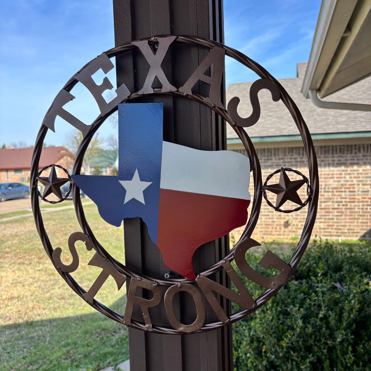 TEXAS STRONG SIGN METAL WALL ART WESTERN HOME DECOR RED WHITE BLUE WITH BRONZE RING HANDMADE #EH13212