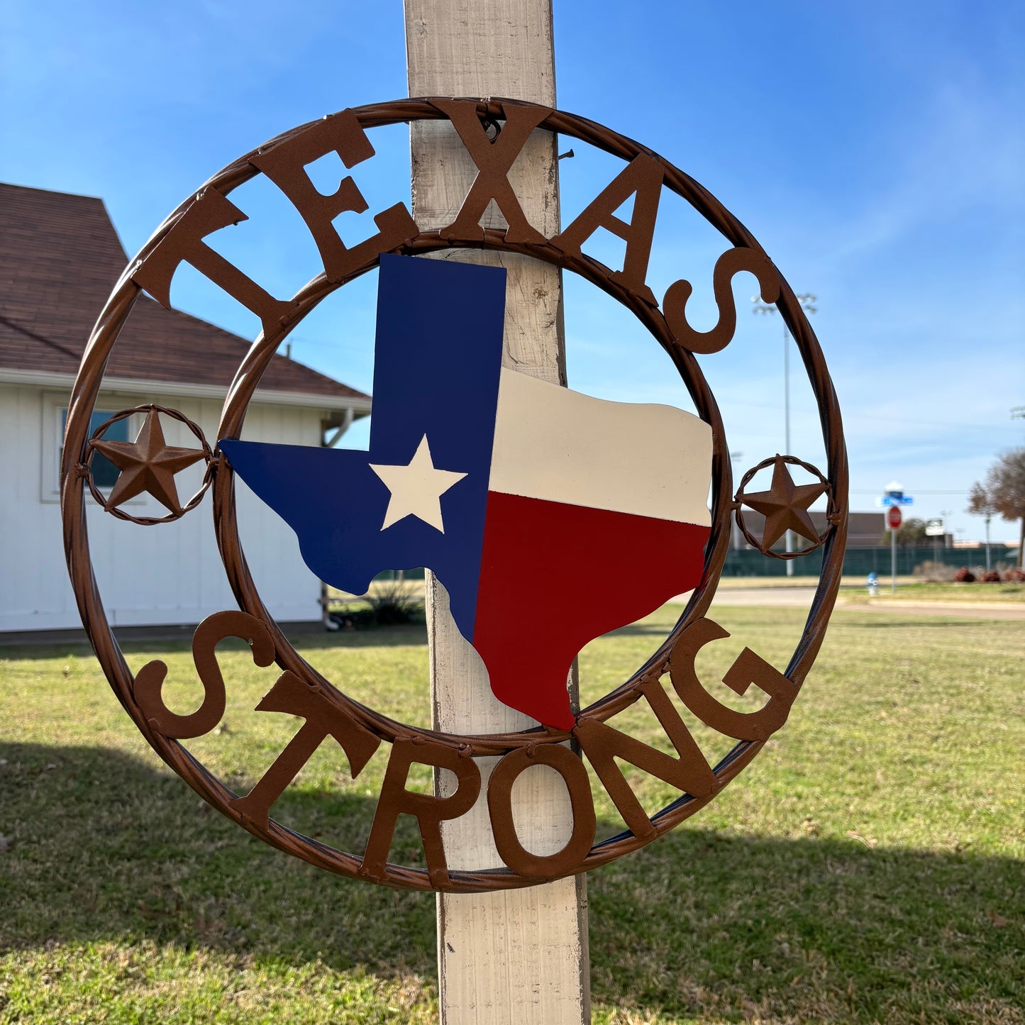 TEXAS STRONG SIGN METAL WALL ART WESTERN HOME DECOR RED WHITE BLUE WITH BRONZE RING HANDMADE #EH13212