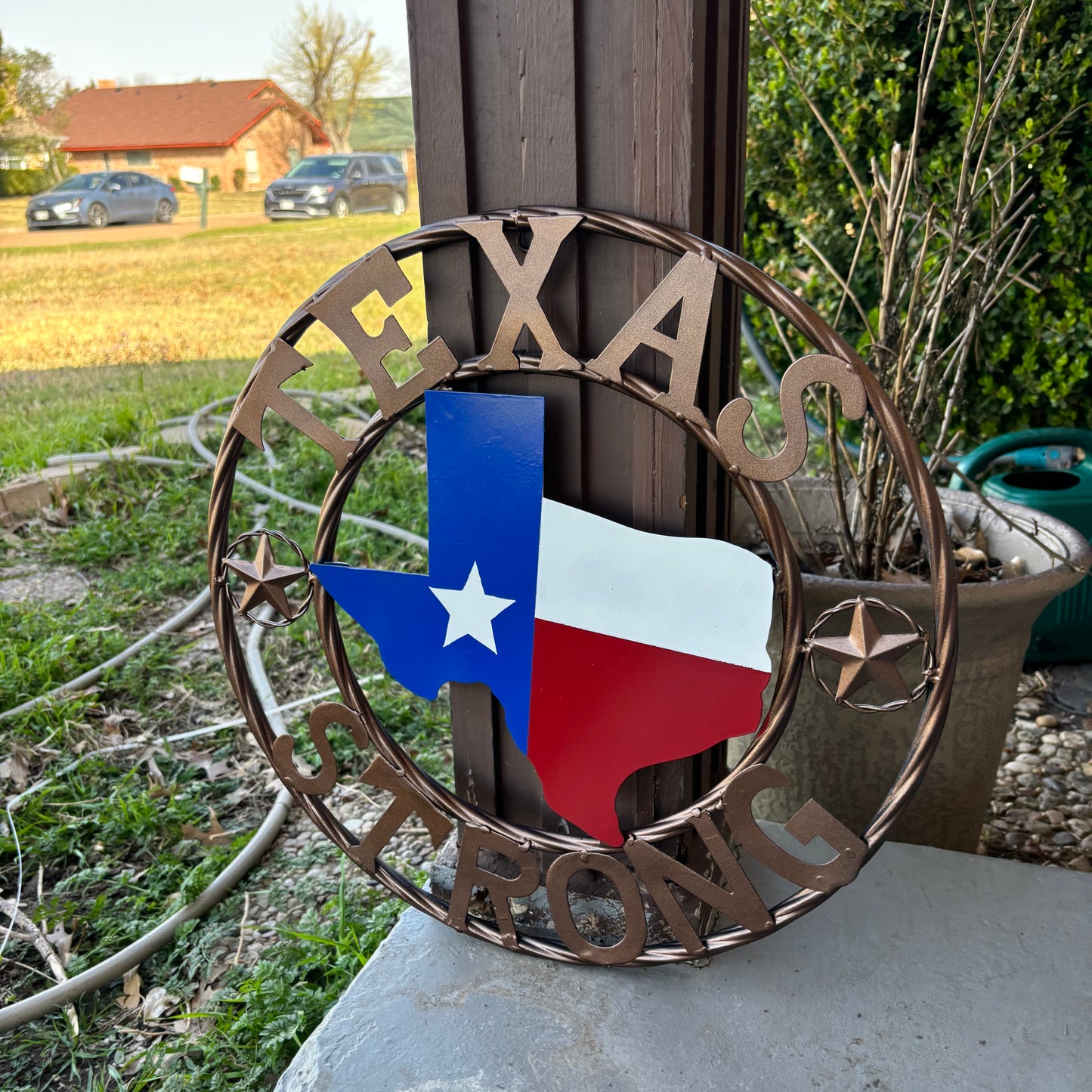 TEXAS STRONG SIGN METAL WALL ART WESTERN HOME DECOR RED WHITE BLUE WITH BRONZE RING HANDMADE #EH13212