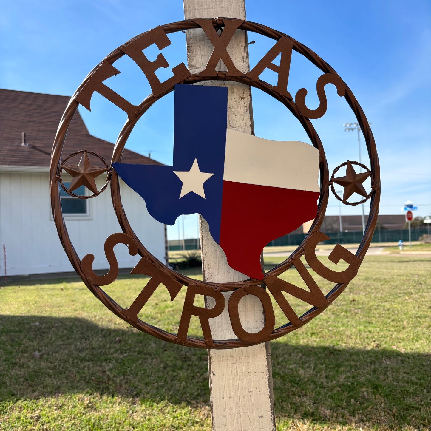 TEXAS STRONG SIGN METAL WALL ART WESTERN HOME DECOR RED WHITE BLUE WITH BRONZE RING HANDMADE #EH13212