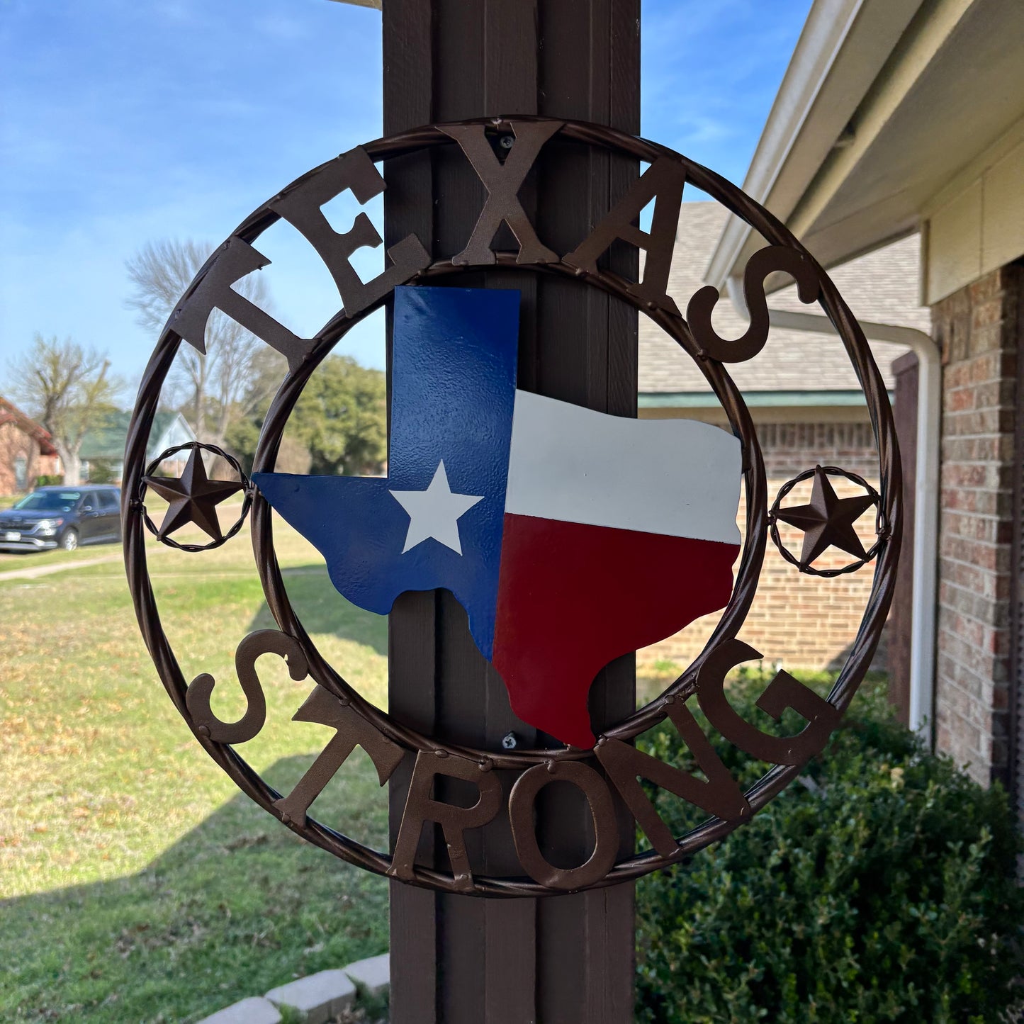 TEXAS STRONG SIGN METAL WALL ART WESTERN HOME DECOR RED WHITE BLUE WITH BRONZE RING HANDMADE #EH13212