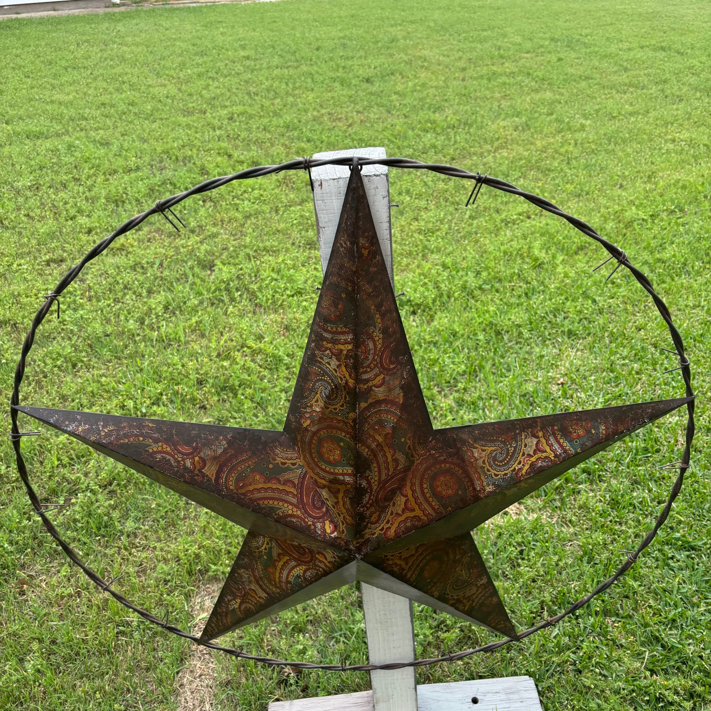 PAISLEY BARN STAR MULTI CLOR WITH BARBWIRE RING LONESTAR WESTERN HOME DECOR HANDMADE