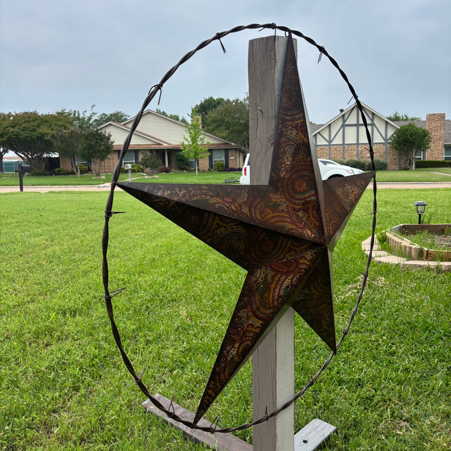PAISLEY BARN STAR MULTI CLOR WITH BARBWIRE RING LONESTAR WESTERN HOME DECOR HANDMADE