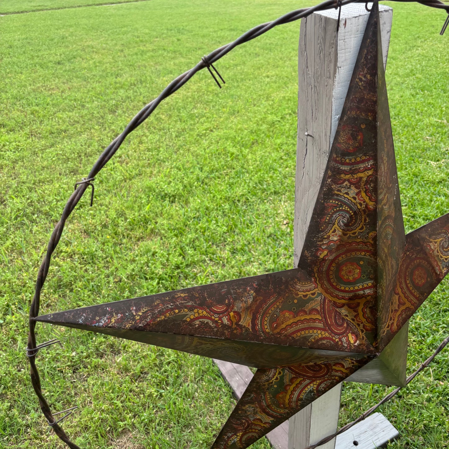 PAISLEY BARN STAR MULTI CLOR WITH BARBWIRE RING LONESTAR WESTERN HOME DECOR HANDMADE
