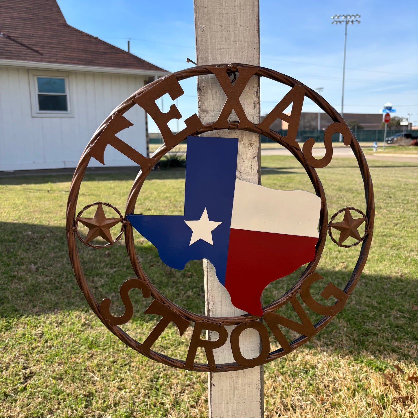 TEXAS STRONG SIGN METAL WALL ART WESTERN HOME DECOR RED WHITE BLUE WITH BRONZE RING HANDMADE #EH13212
