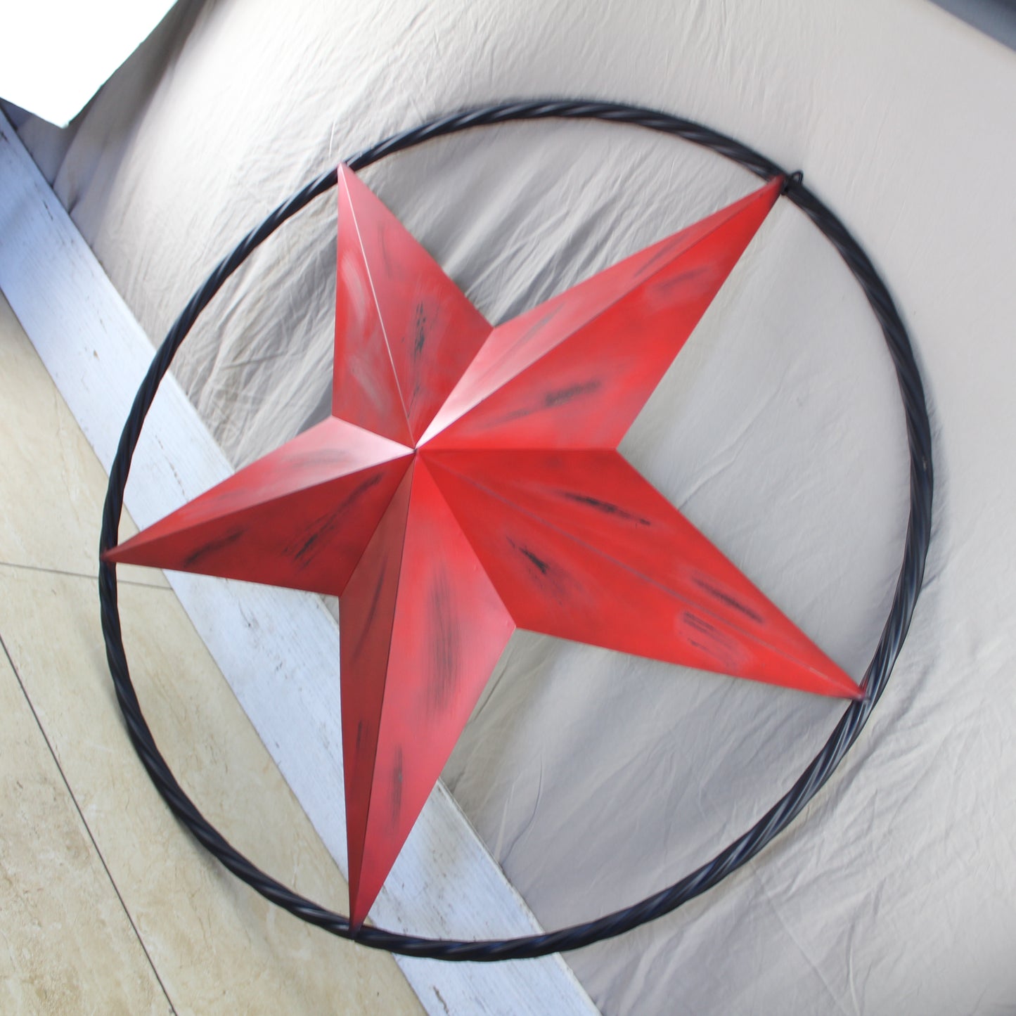 RED DISTRESSED STAR TWO TONE TEXTURE WITH BLACK RING METAL LONESTAR TWISTED ROPE RING WESTERN HOME DECOR HANDMADE NEW #EH10645