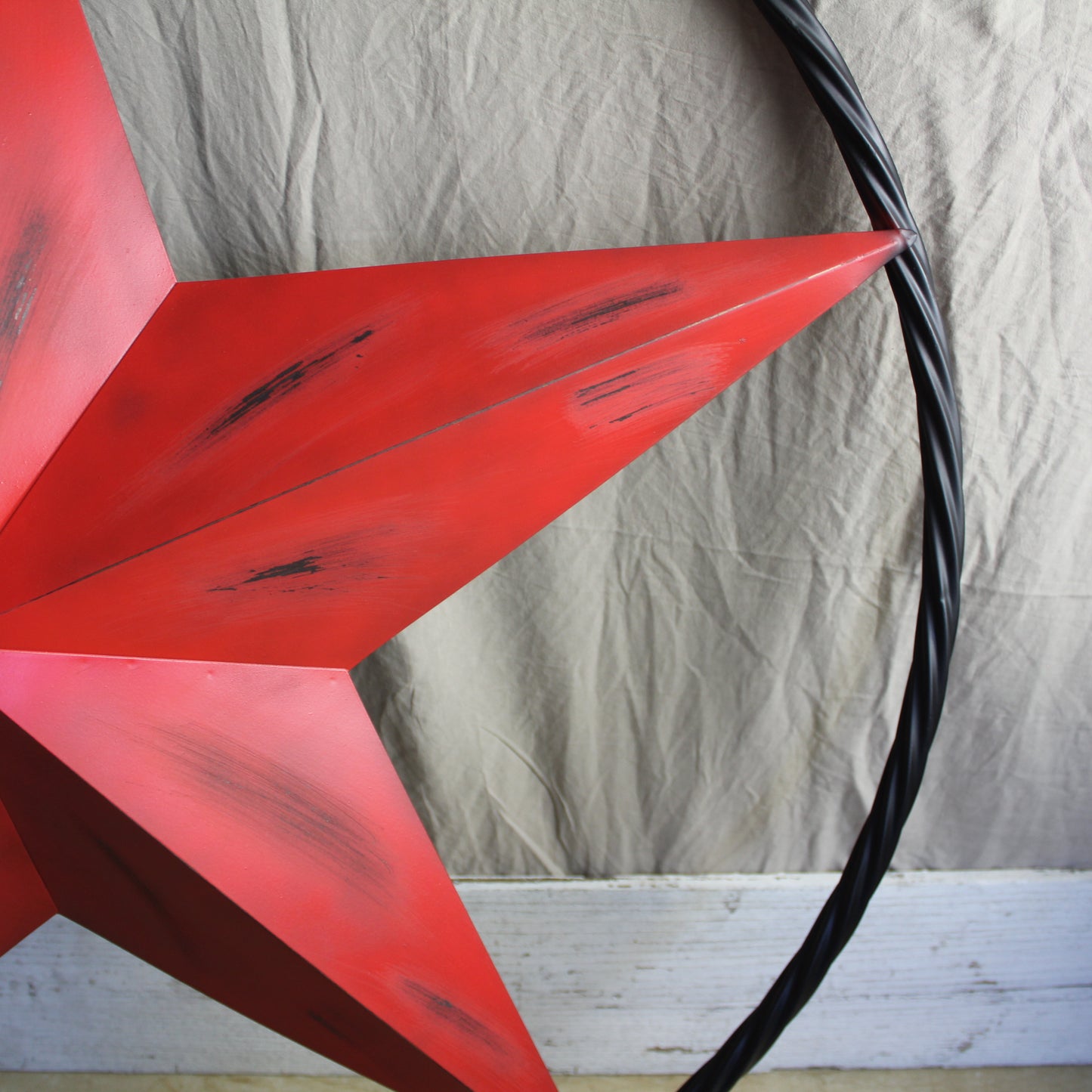 RED DISTRESSED STAR TWO TONE TEXTURE WITH BLACK RING METAL LONESTAR TWISTED ROPE RING WESTERN HOME DECOR HANDMADE NEW #EH10645