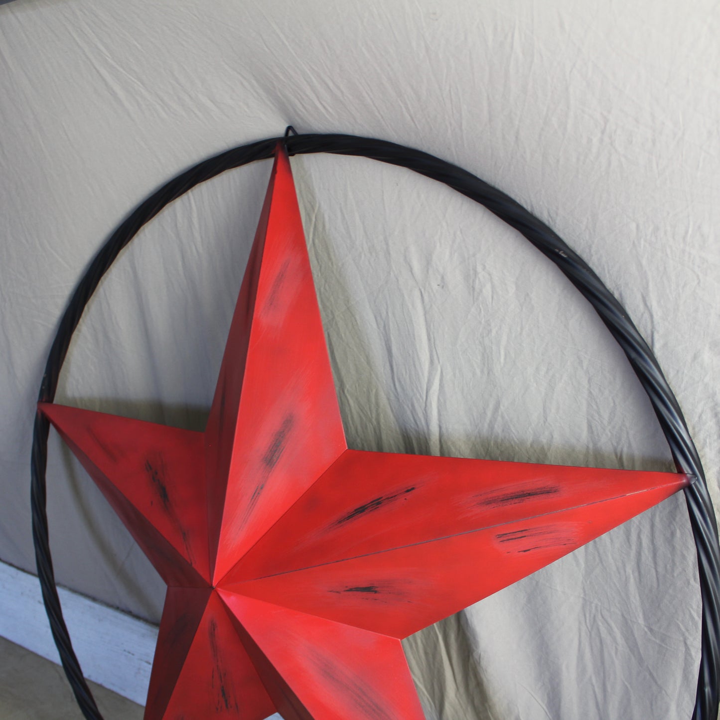 RED DISTRESSED STAR TWO TONE TEXTURE WITH BLACK RING METAL LONESTAR TWISTED ROPE RING WESTERN HOME DECOR HANDMADE NEW #EH10645