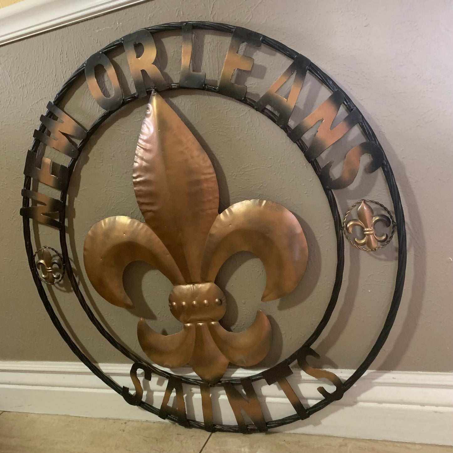 NEW ORLEANS SAINTS METAL SIGN WALL ART WESTERN HOME DECOR GOLD & BLACK HANDMADE #EH10272