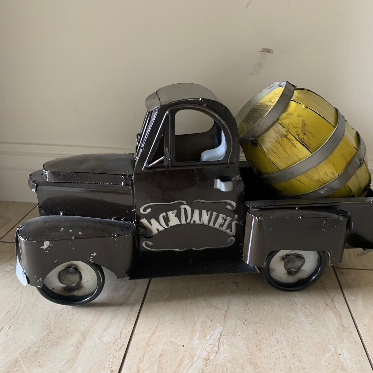 JACK DANIELS 20" PICKUP TRUCK METAL ART FIGURINE OUTDOOR & INDOOR GARDEN WESTERN HOME DECOR HANDMADE NEW 20"L x 10"W x 12" H #EH12536