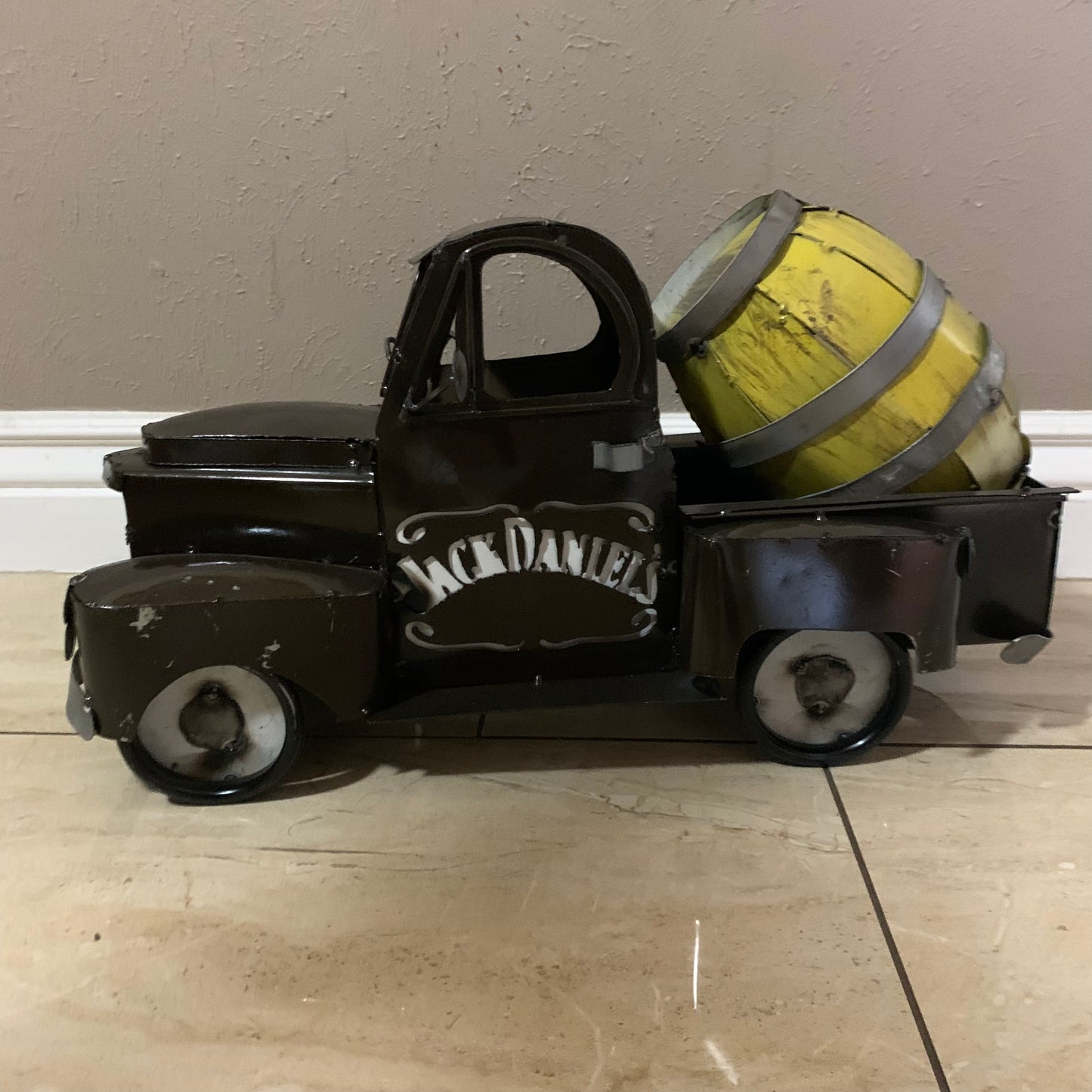 JACK DANIELS 20" PICKUP TRUCK METAL ART FIGURINE OUTDOOR & INDOOR GARDEN WESTERN HOME DECOR HANDMADE NEW 20"L x 10"W x 12" H #EH12536
