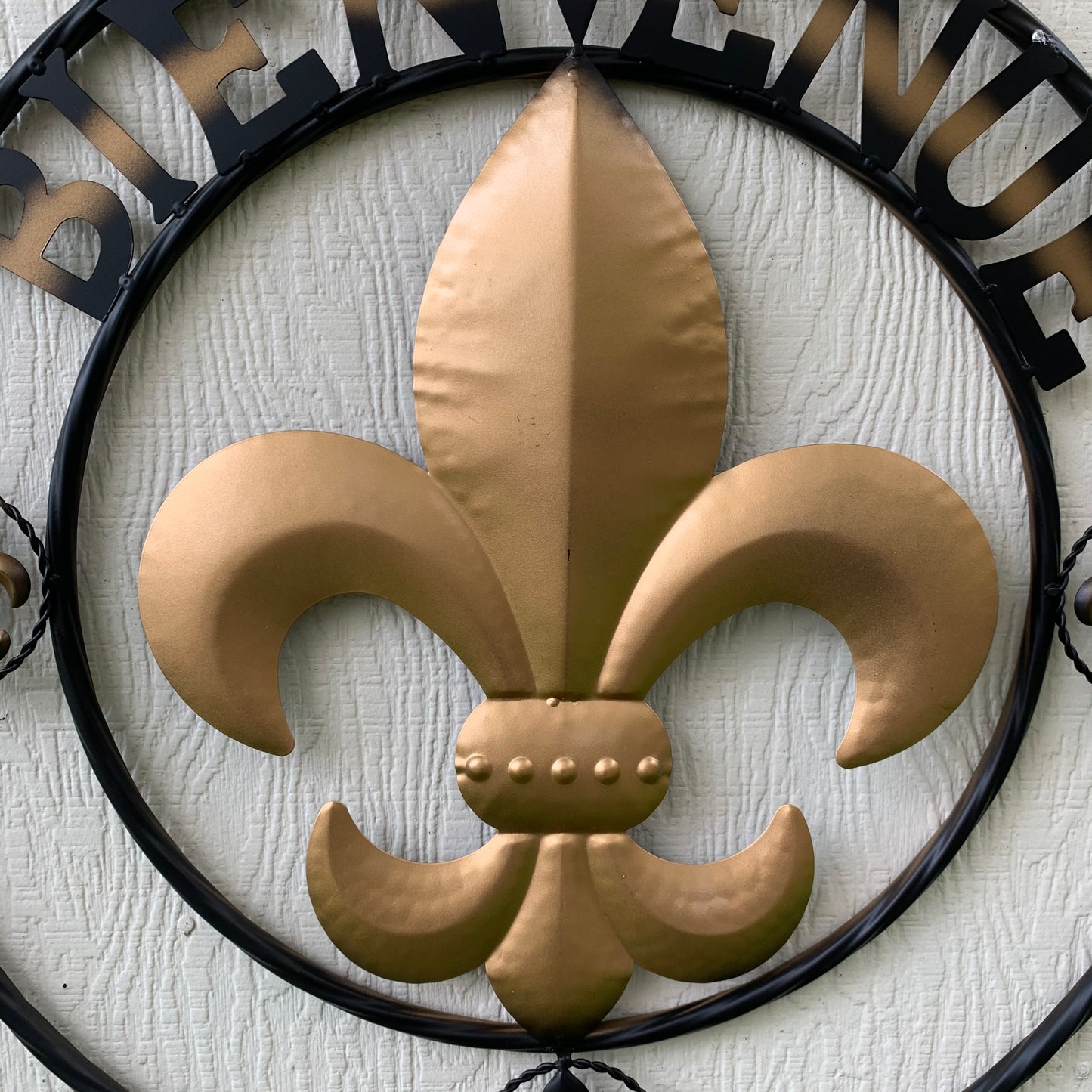 BIENVENUE FLEUR DE LIS METAL WALL ART WESTERN HOME DECOR RUSTIC GOLD & BLACK NEW #EH10258
