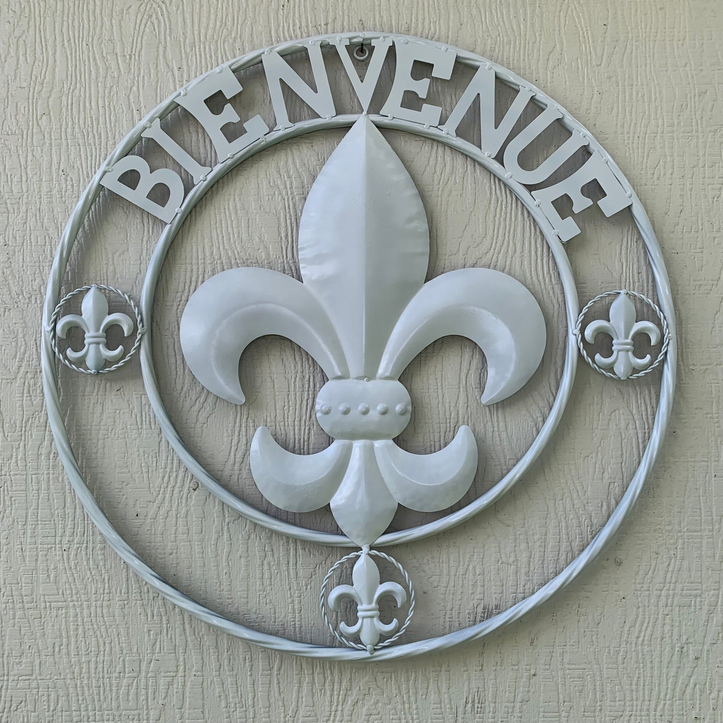24", 32" GLOSS WHITE FLEUR DE LIS BIENVENUE METAL WALL ART WESTERN HOME DECOR