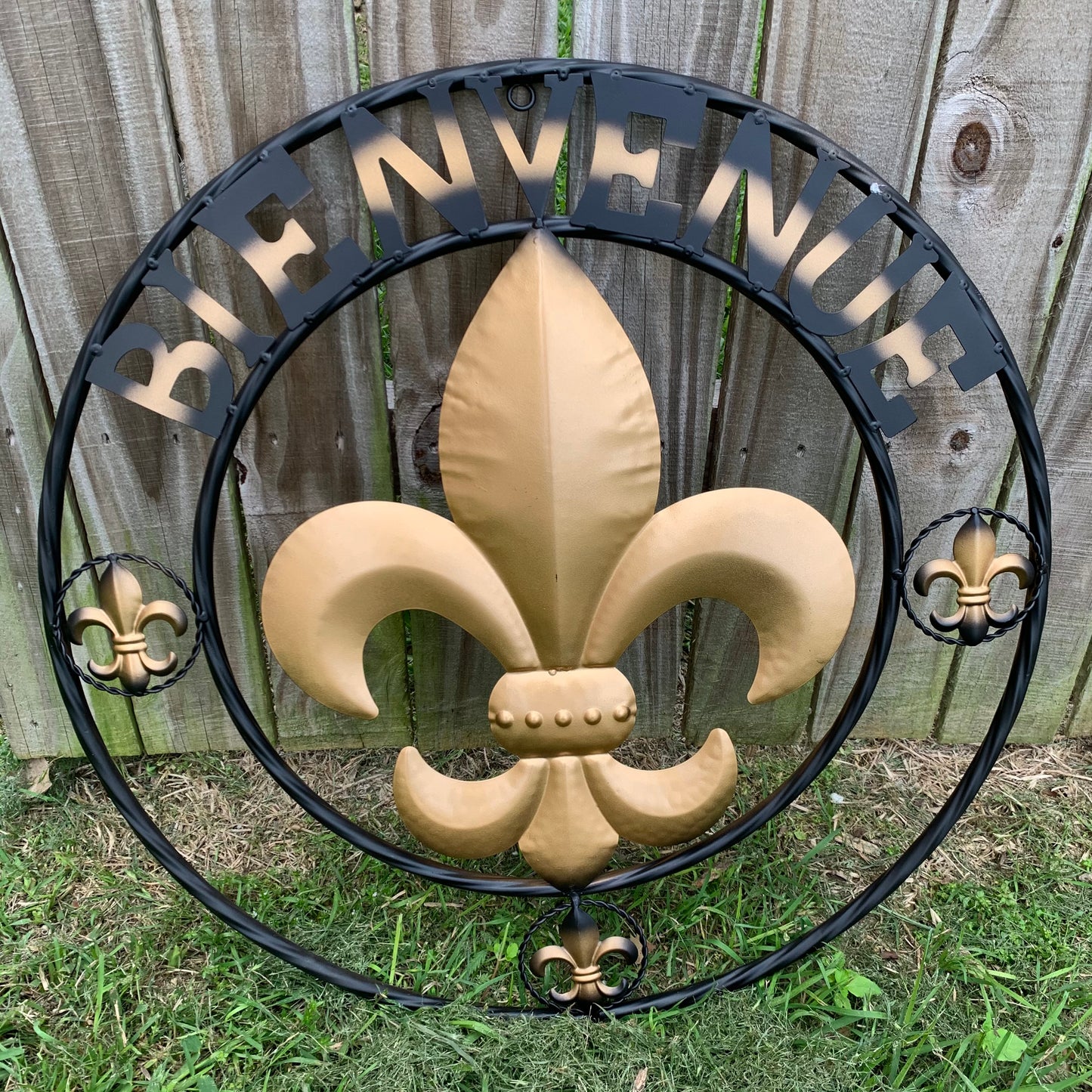 BIENVENUE FLEUR DE LIS METAL WALL ART WESTERN HOME DECOR RUSTIC GOLD & BLACK NEW #EH10258