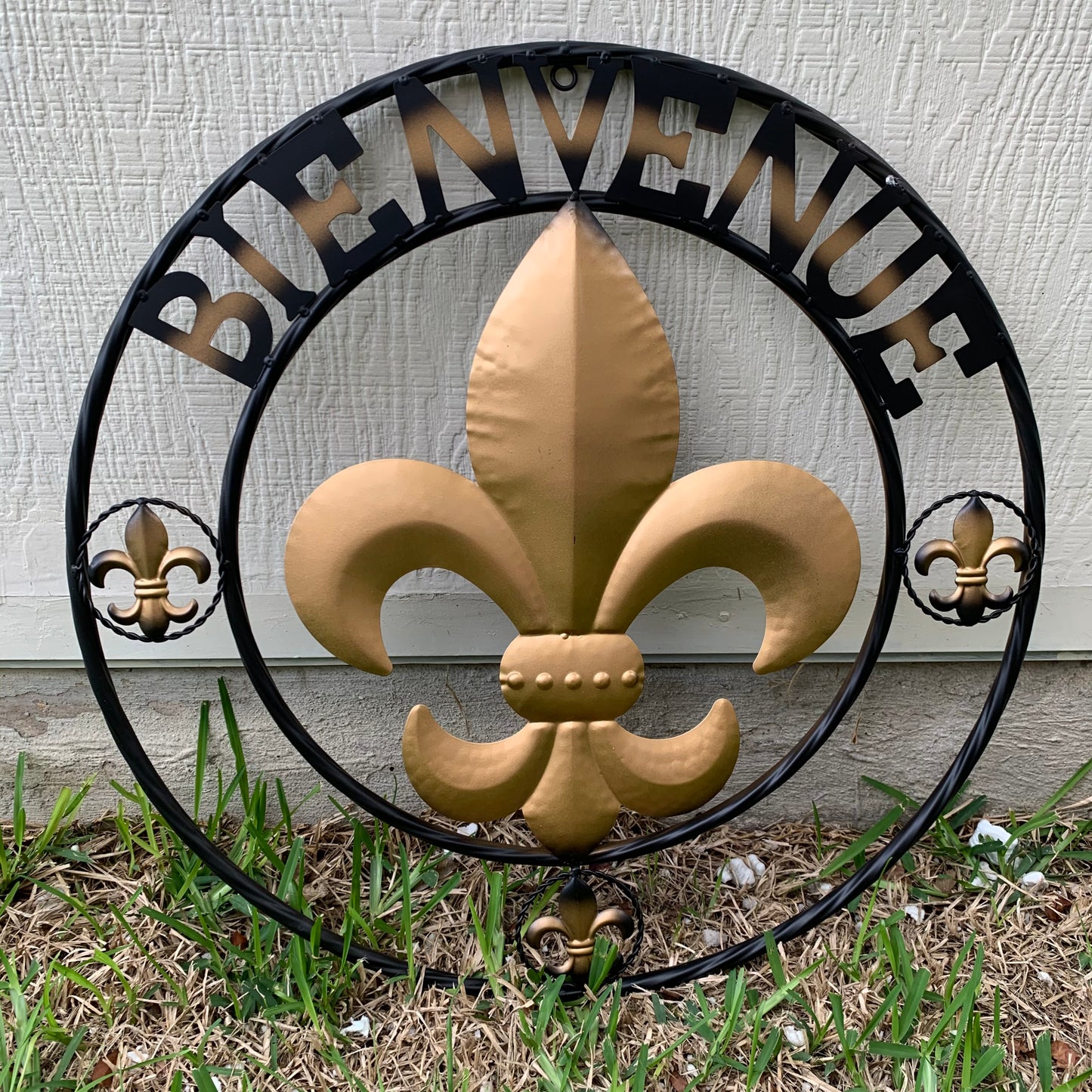 BIENVENUE FLEUR DE LIS METAL WALL ART WESTERN HOME DECOR RUSTIC GOLD & BLACK NEW #EH10258