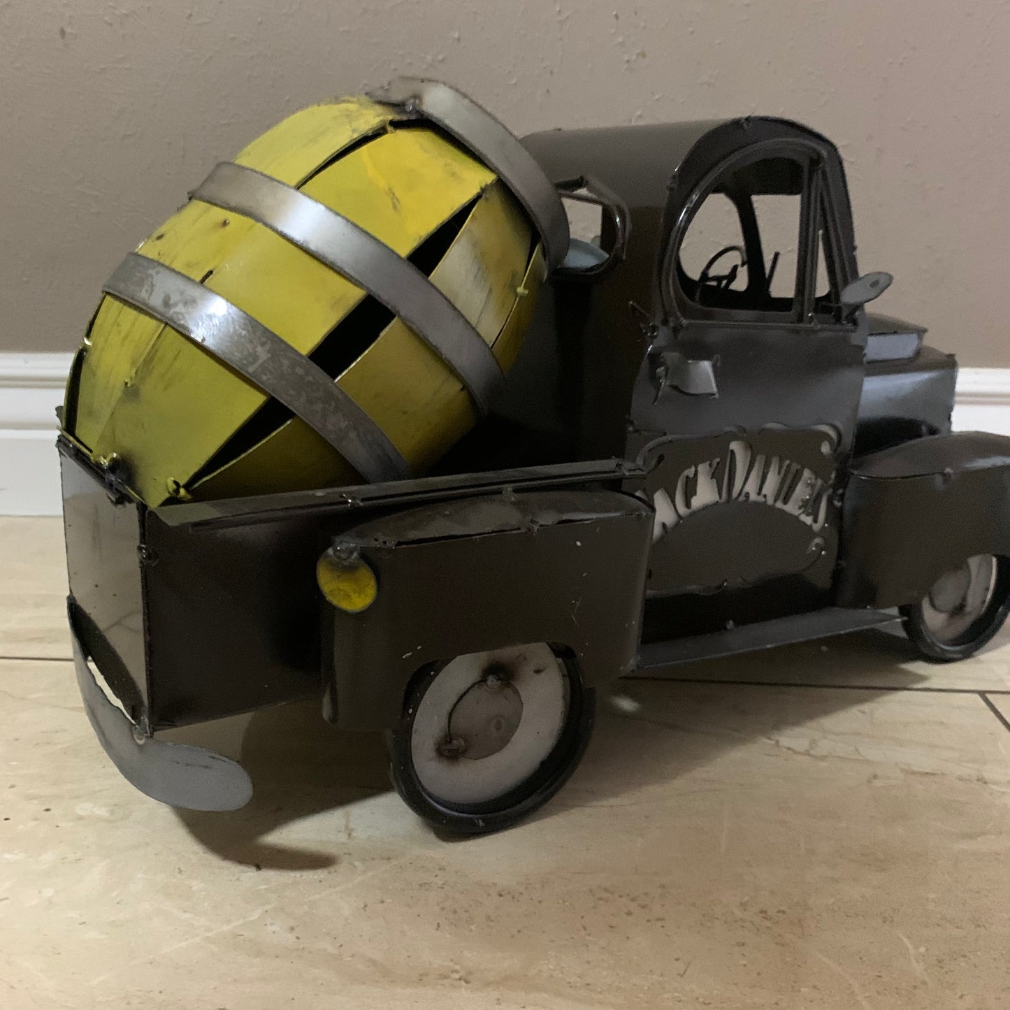 JACK DANIELS 20" PICKUP TRUCK METAL ART FIGURINE OUTDOOR & INDOOR GARDEN WESTERN HOME DECOR HANDMADE NEW 20"L x 10"W x 12" H #EH12536