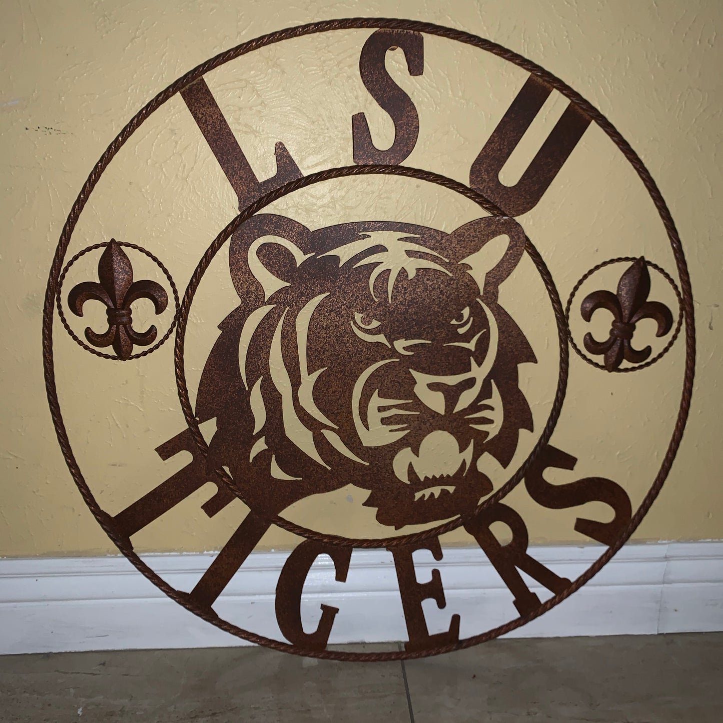 LSU TIGERS METAL CUSTOM VINTAGE CRAFT ART SIGN  WESTERN HOME DECOR 12,18",24",32",36"