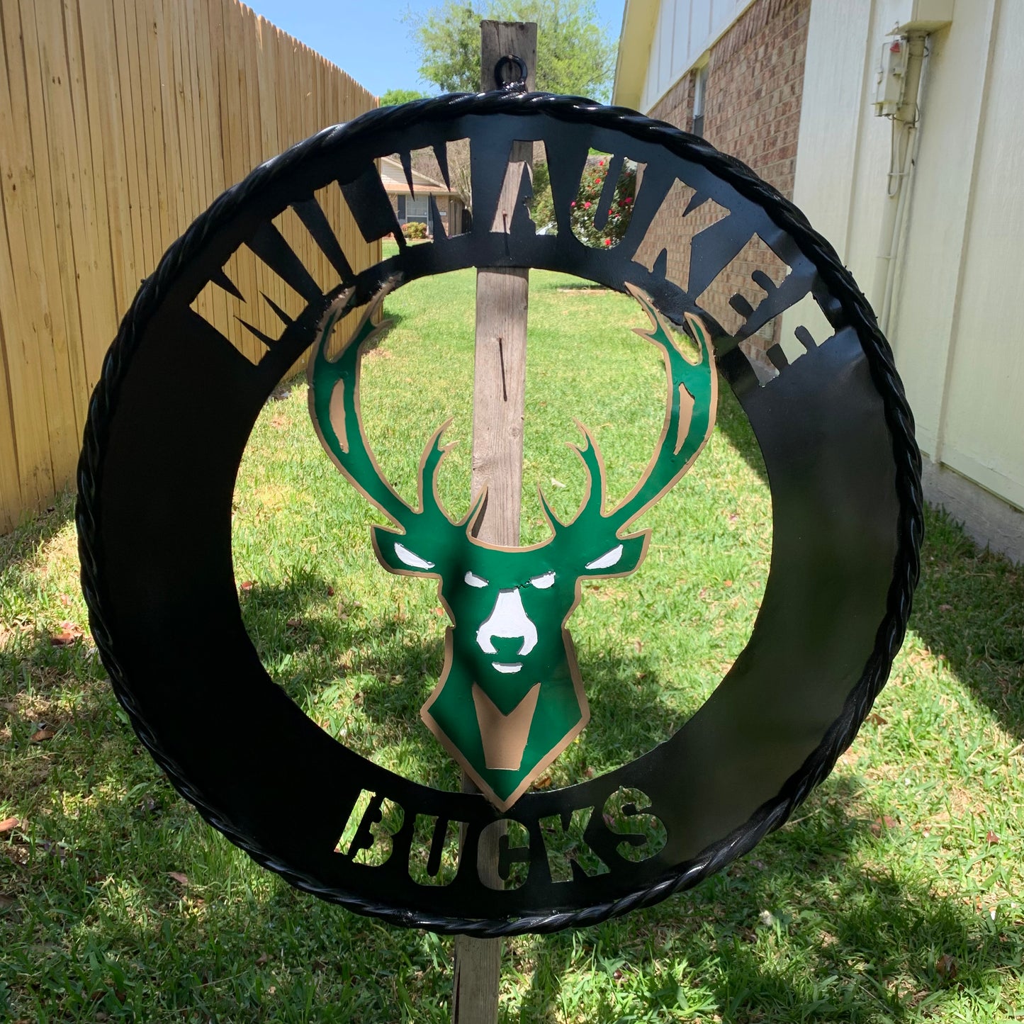 24" MILWAUKEE BUCKS WIDE BAND DISC STYLE METAL CUSTOM VINTAGE CRAFT TEAM SPORTS SIGN HANDMADE
