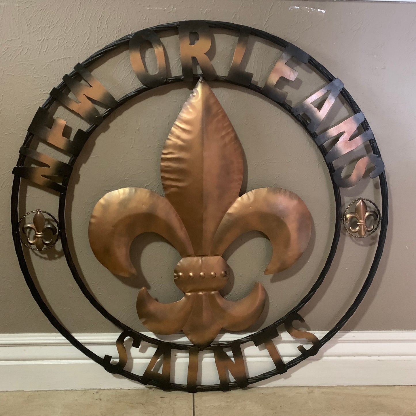 NEW ORLEANS SAINTS METAL SIGN WALL ART WESTERN HOME DECOR GOLD & BLACK HANDMADE #EH10272