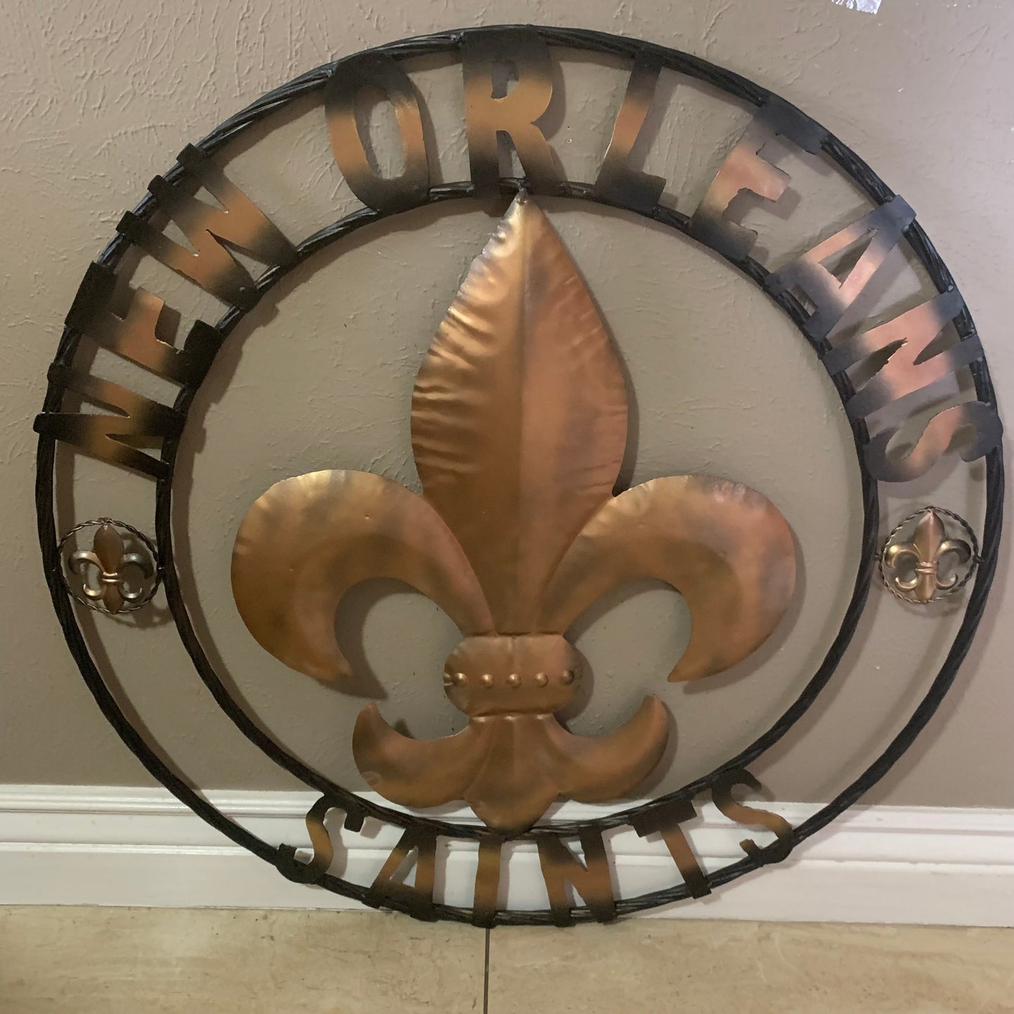 NEW ORLEANS SAINTS METAL SIGN WALL ART WESTERN HOME DECOR GOLD & BLACK HANDMADE #EH10272
