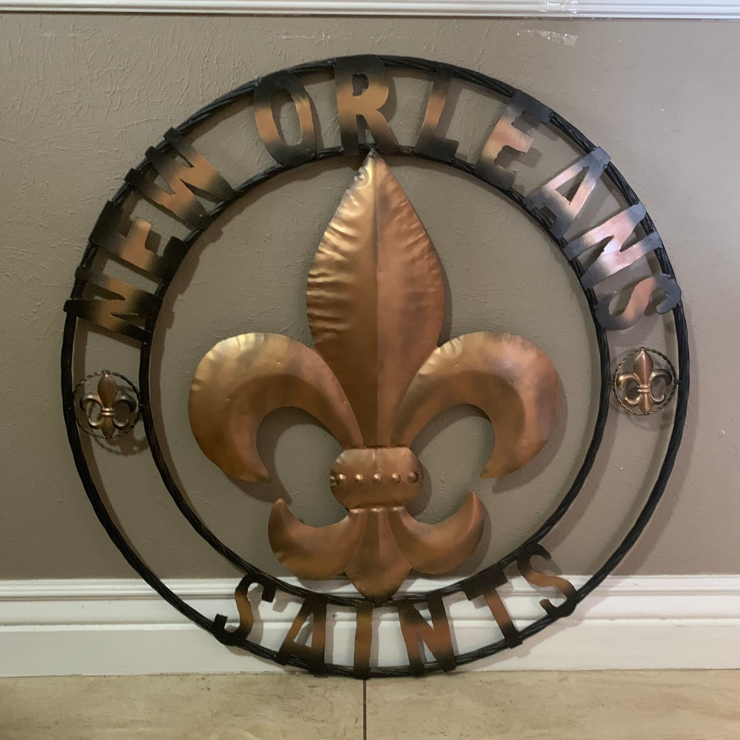NEW ORLEANS SAINTS METAL SIGN WALL ART WESTERN HOME DECOR GOLD & BLACK HANDMADE #EH10272