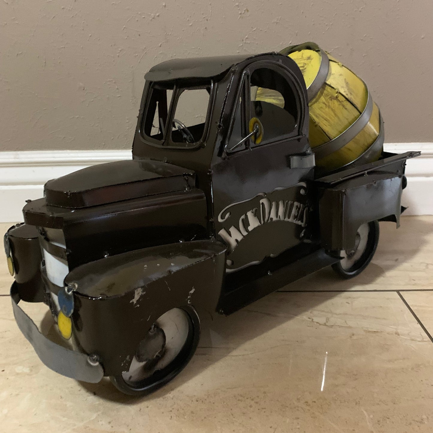 JACK DANIELS 20" PICKUP TRUCK METAL ART FIGURINE OUTDOOR & INDOOR GARDEN WESTERN HOME DECOR HANDMADE NEW 20"L x 10"W x 12" H #EH12536
