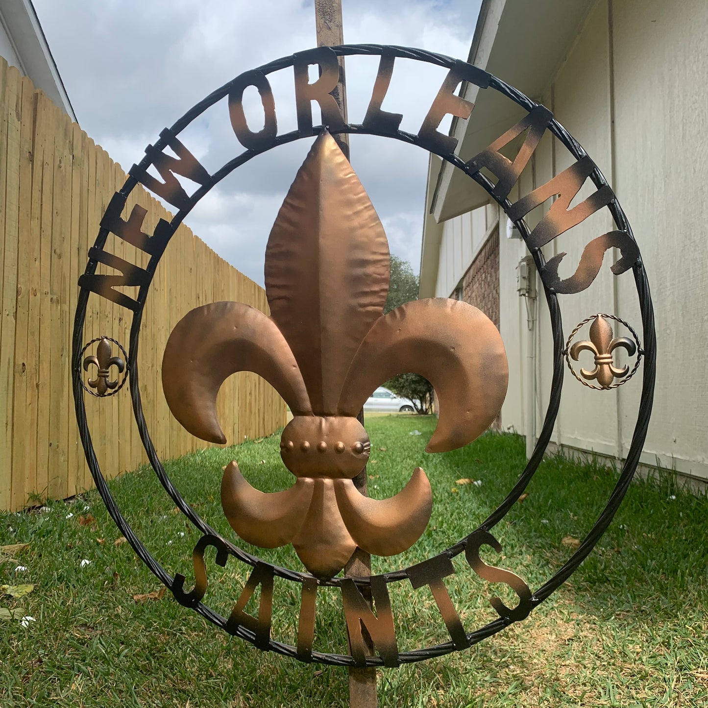 NEW ORLEANS SAINTS METAL SIGN WALL ART WESTERN HOME DECOR GOLD & BLACK HANDMADE #EH10272