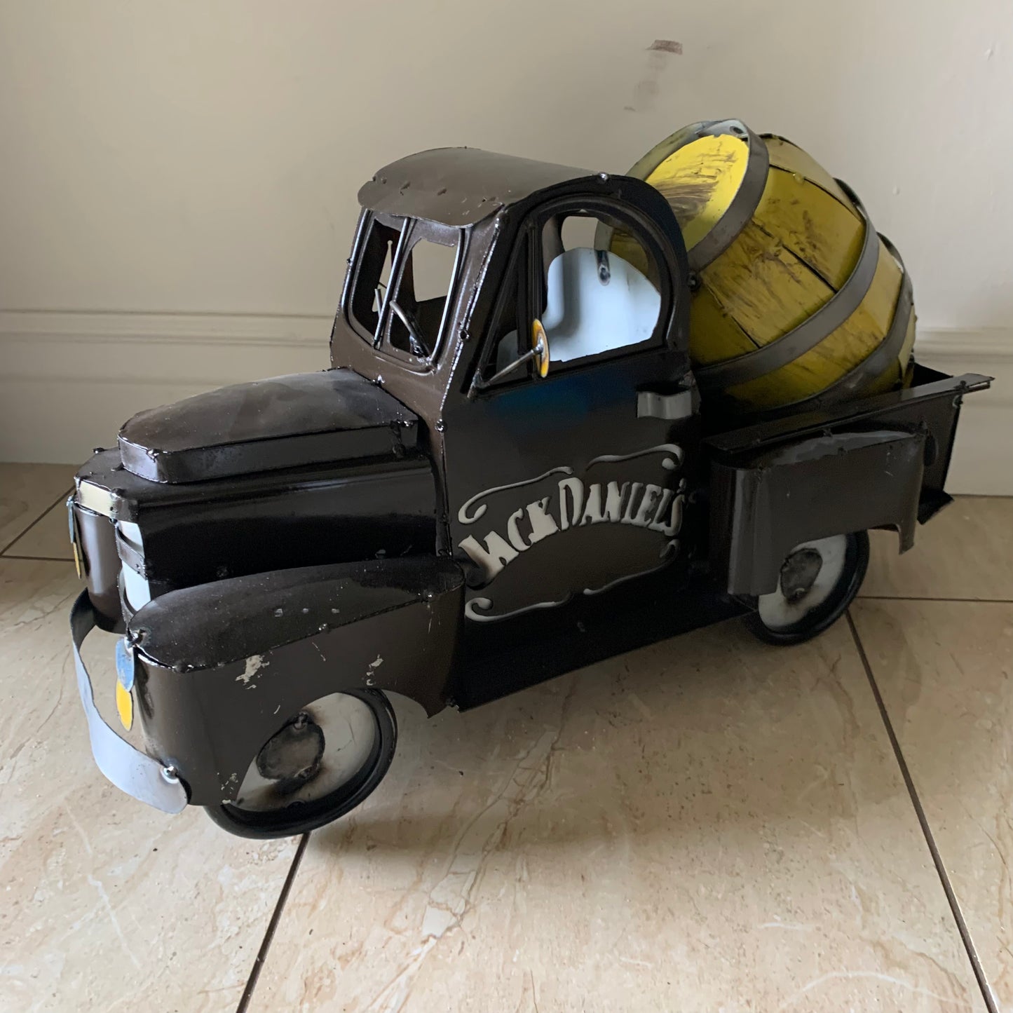 JACK DANIELS 20" PICKUP TRUCK METAL ART FIGURINE OUTDOOR & INDOOR GARDEN WESTERN HOME DECOR HANDMADE NEW 20"L x 10"W x 12" H #EH12536