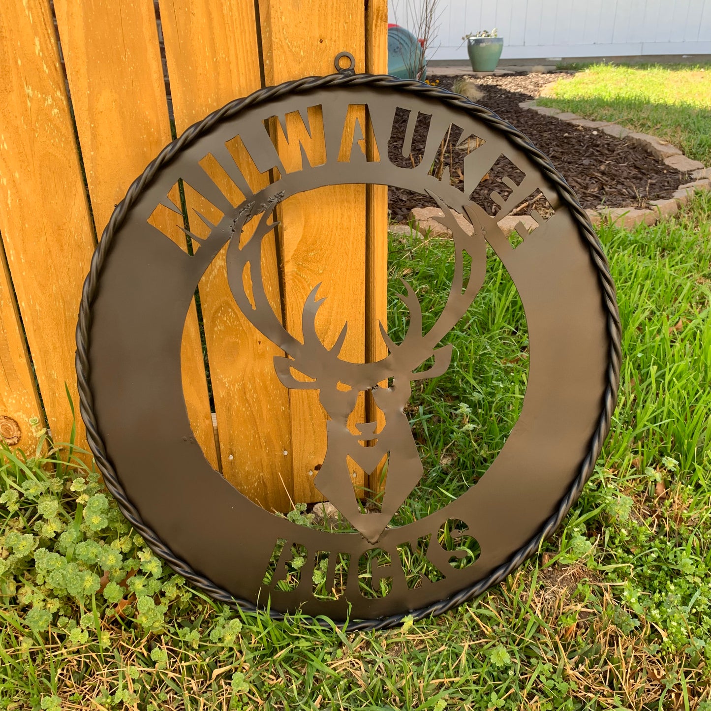 24" MILWAUKEE BUCKS BLACK METAL WIDE BAND DISC STYLE METAL CUSTOM VINTAGE CRAFT TEAM SPORTS SIGN HANDMADE