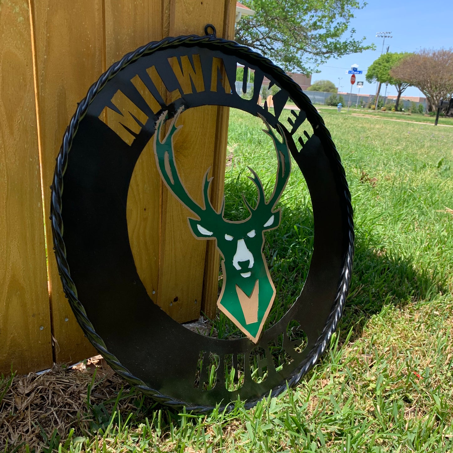 24" MILWAUKEE BUCKS WIDE BAND DISC STYLE METAL CUSTOM VINTAGE CRAFT TEAM SPORTS SIGN HANDMADE