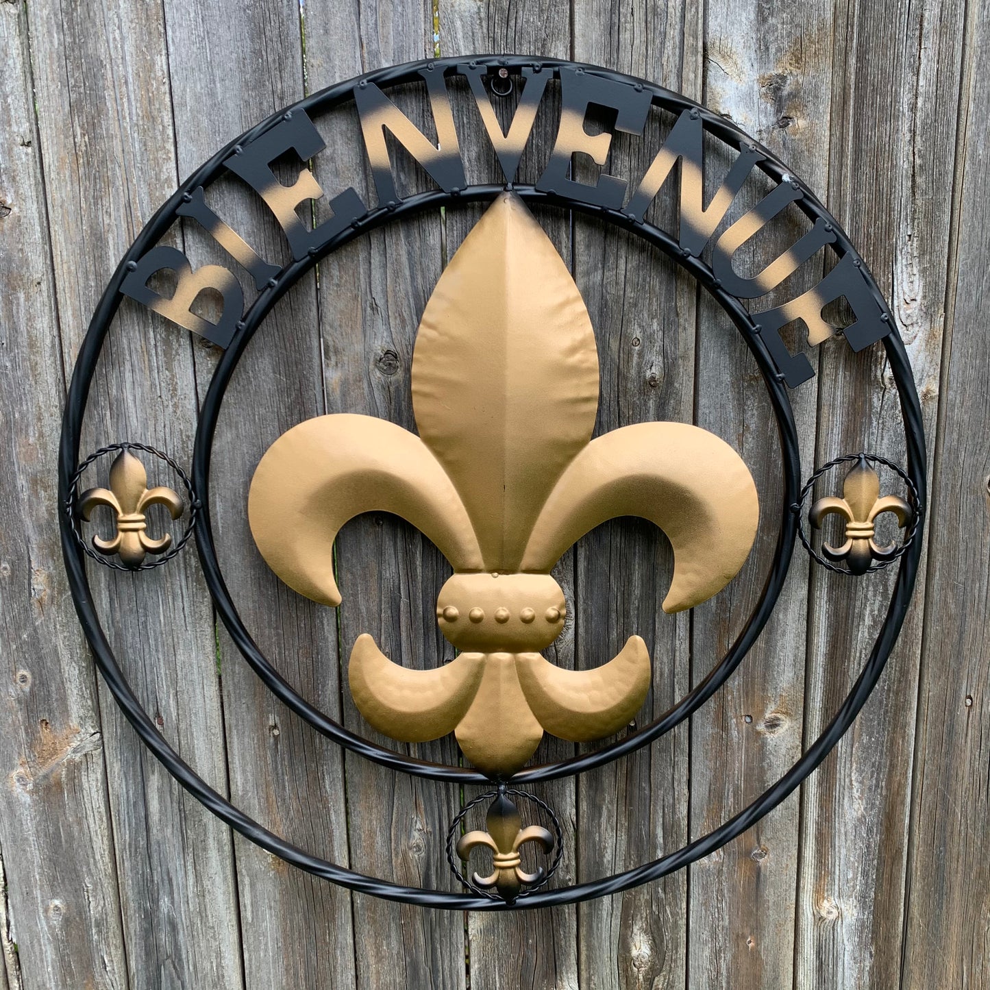 BIENVENUE FLEUR DE LIS METAL WALL ART WESTERN HOME DECOR RUSTIC GOLD & BLACK NEW #EH10258