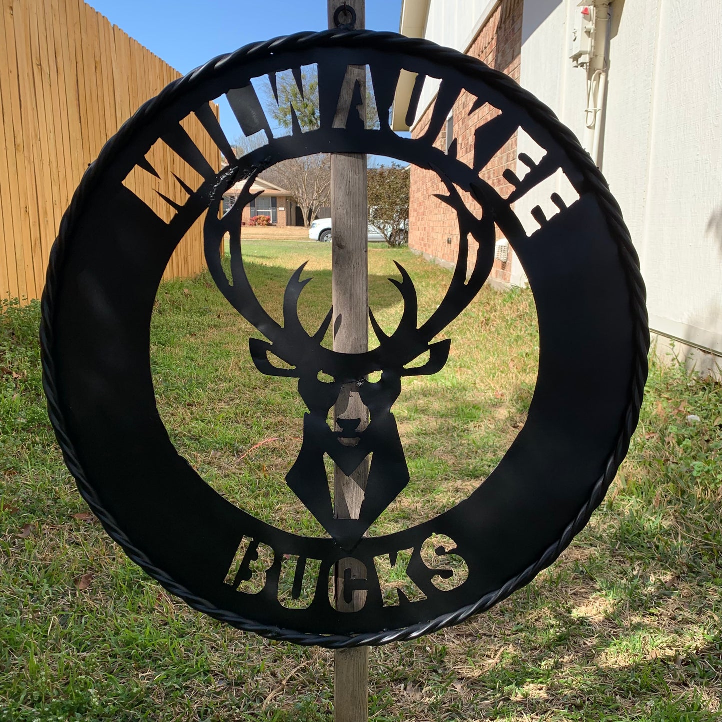 24" MILWAUKEE BUCKS BLACK METAL WIDE BAND DISC STYLE METAL CUSTOM VINTAGE CRAFT TEAM SPORTS SIGN HANDMADE