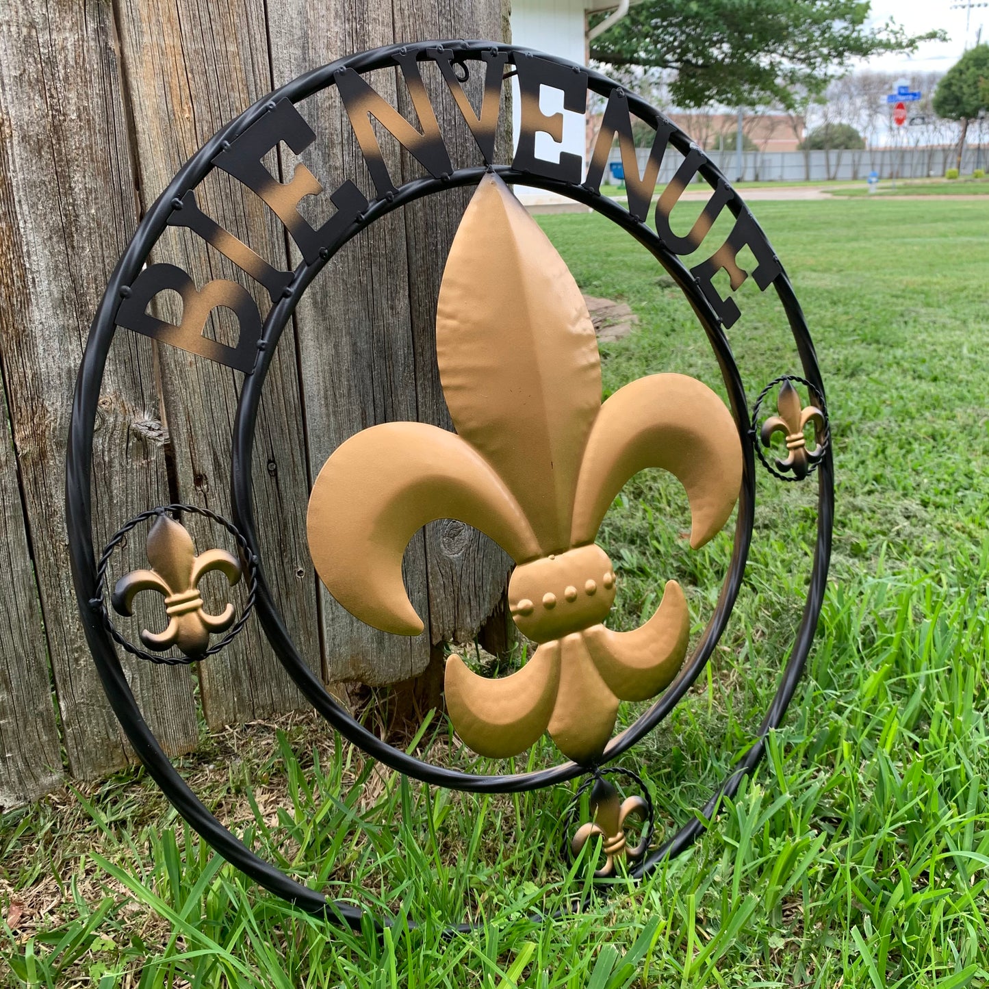 BIENVENUE FLEUR DE LIS METAL WALL ART WESTERN HOME DECOR RUSTIC GOLD & BLACK NEW #EH10258