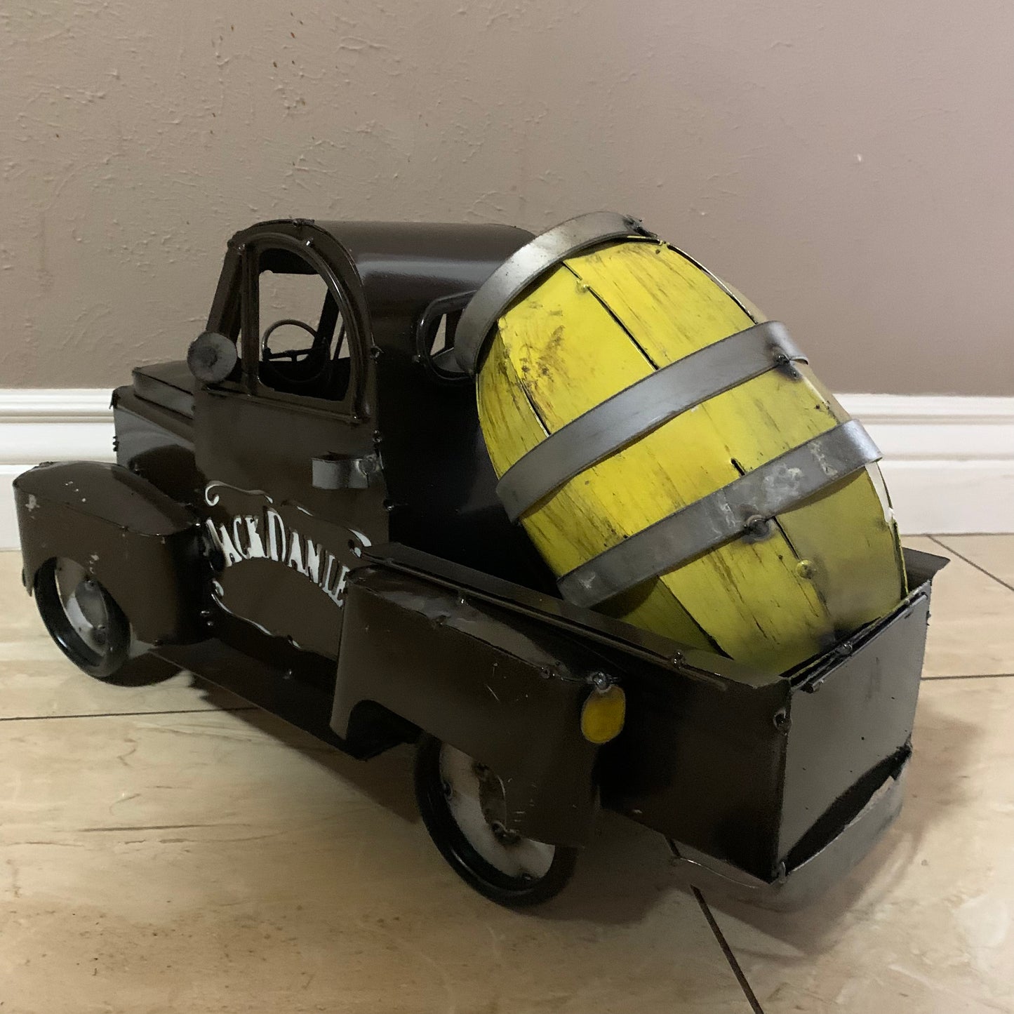 JACK DANIELS 20" PICKUP TRUCK METAL ART FIGURINE OUTDOOR & INDOOR GARDEN WESTERN HOME DECOR HANDMADE NEW 20"L x 10"W x 12" H #EH12536
