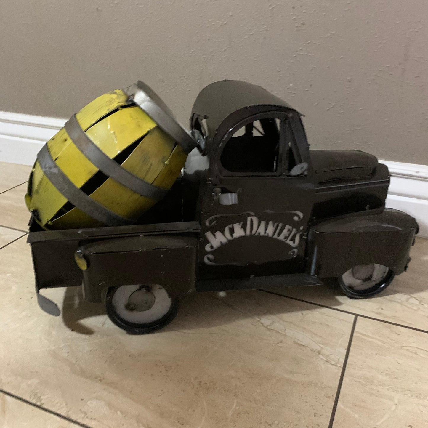 JACK DANIELS 20" PICKUP TRUCK METAL ART FIGURINE OUTDOOR & INDOOR GARDEN WESTERN HOME DECOR HANDMADE NEW 20"L x 10"W x 12" H #EH12536